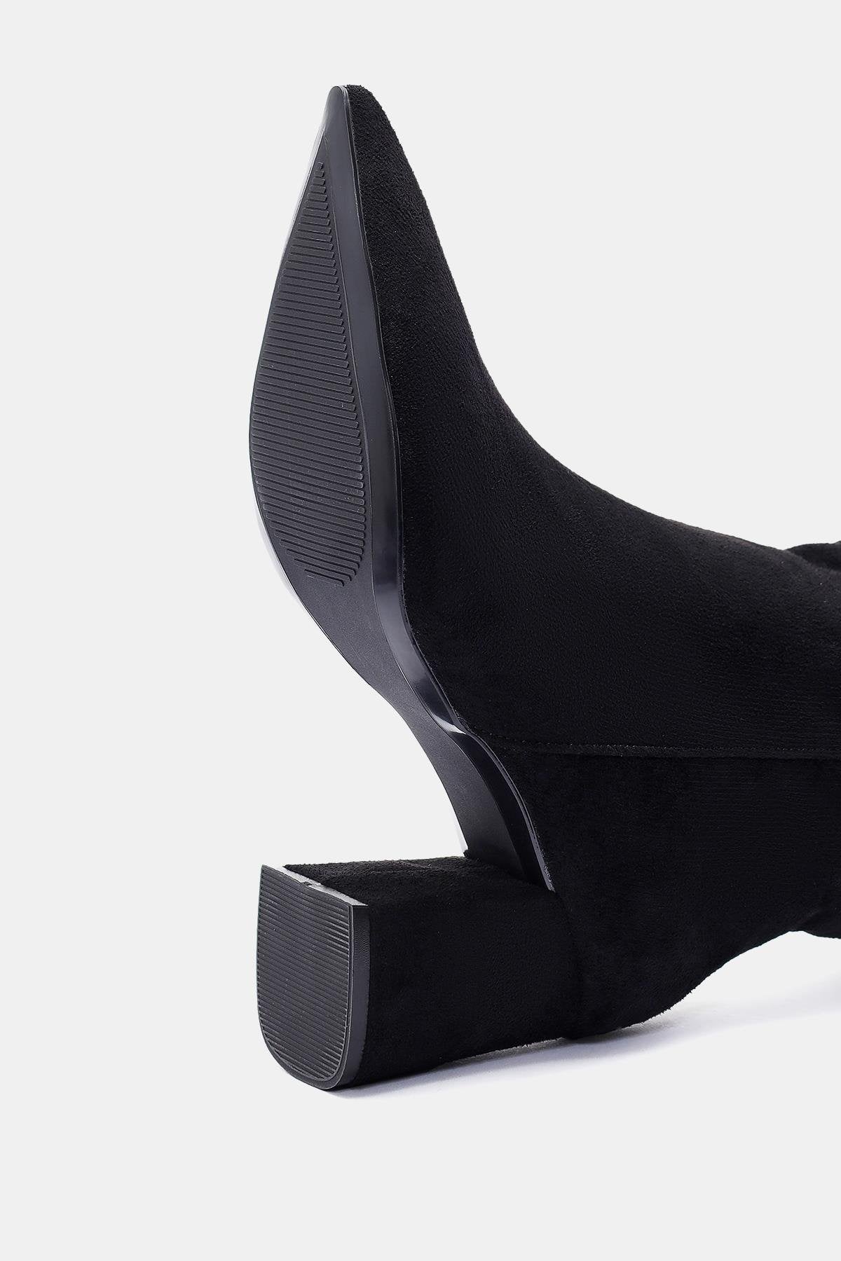 Stivale in suede a punta con tacco largo