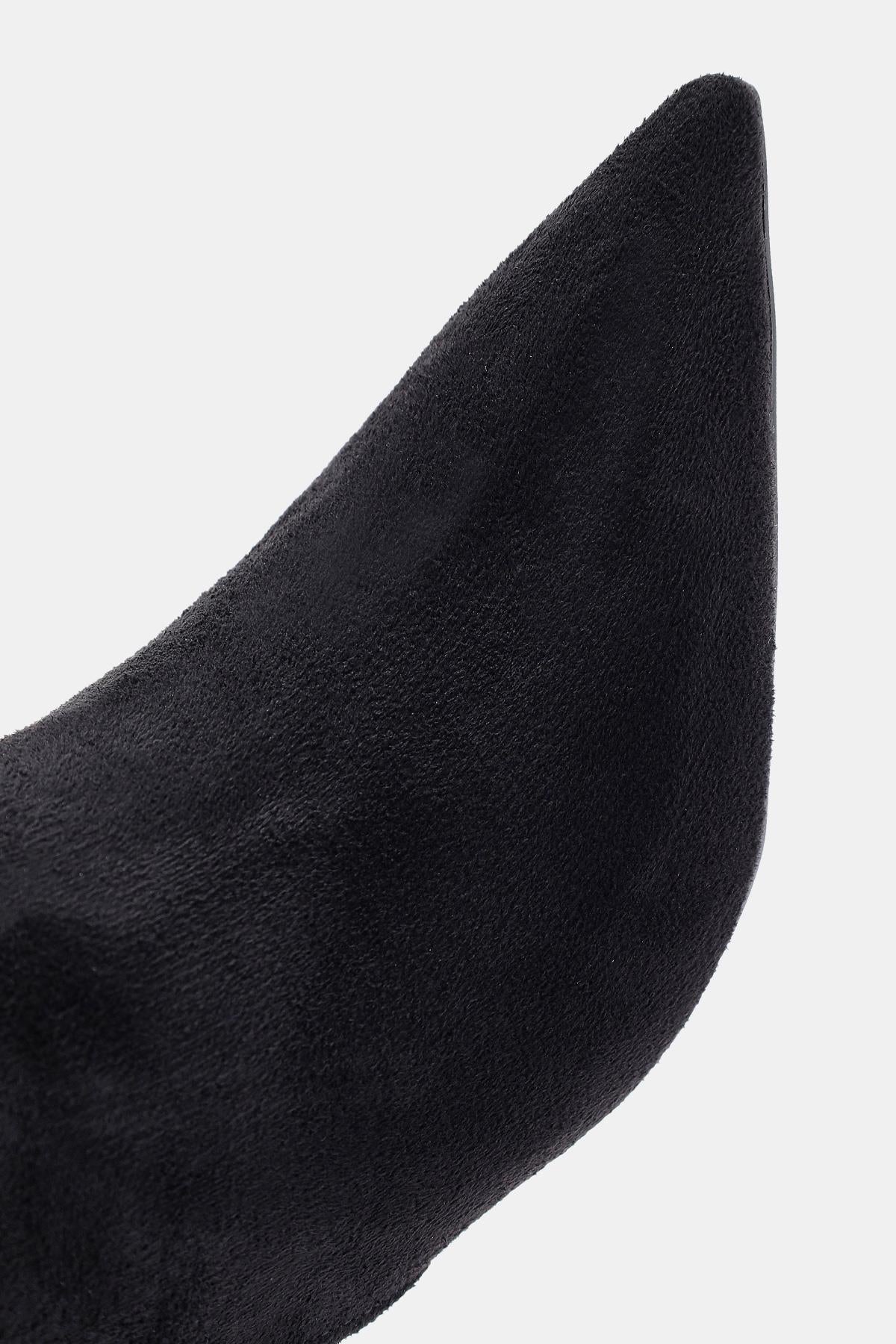 Stivale in suede a punta con tacco largo