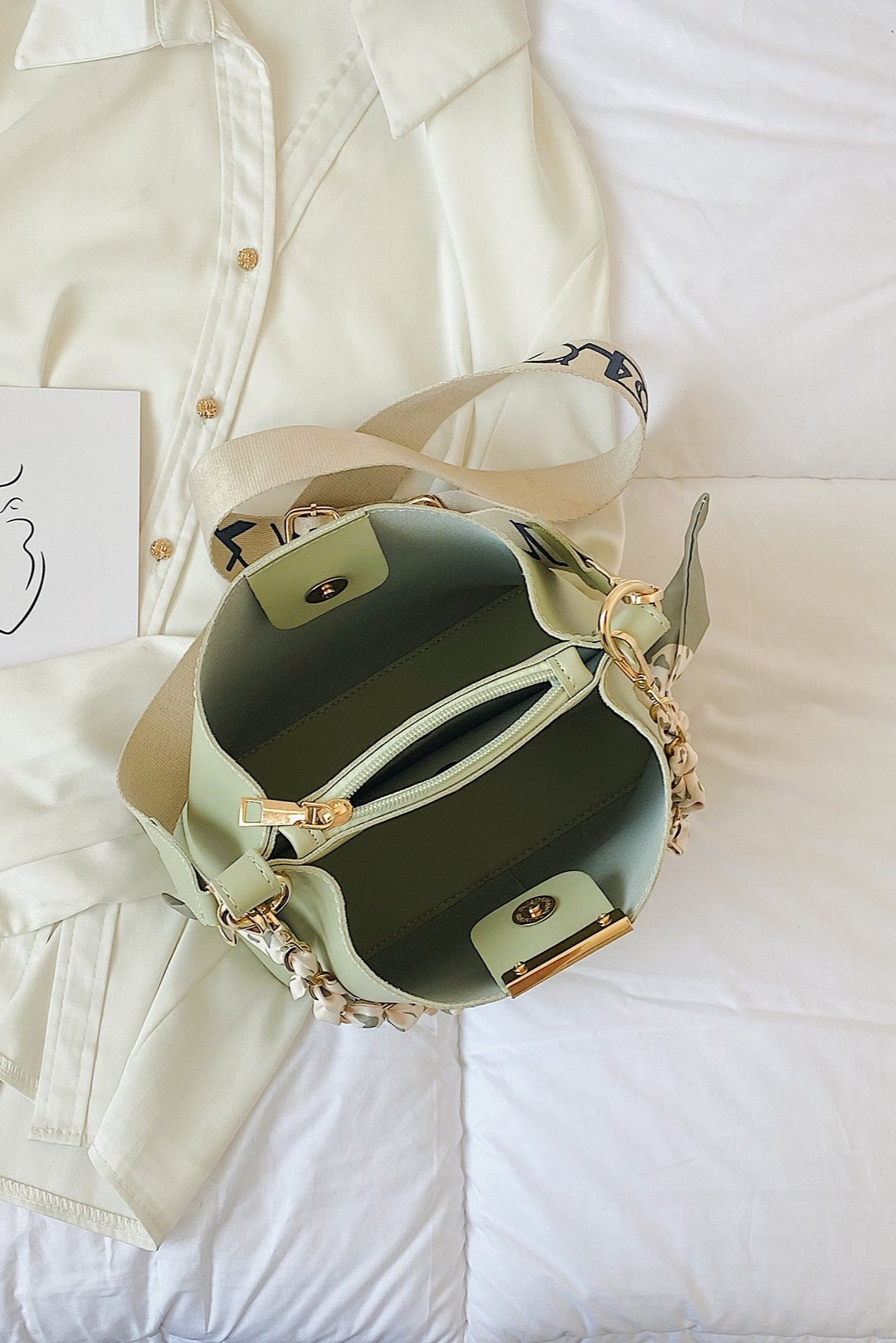 Borsa elegante a tracolla con catena foulard