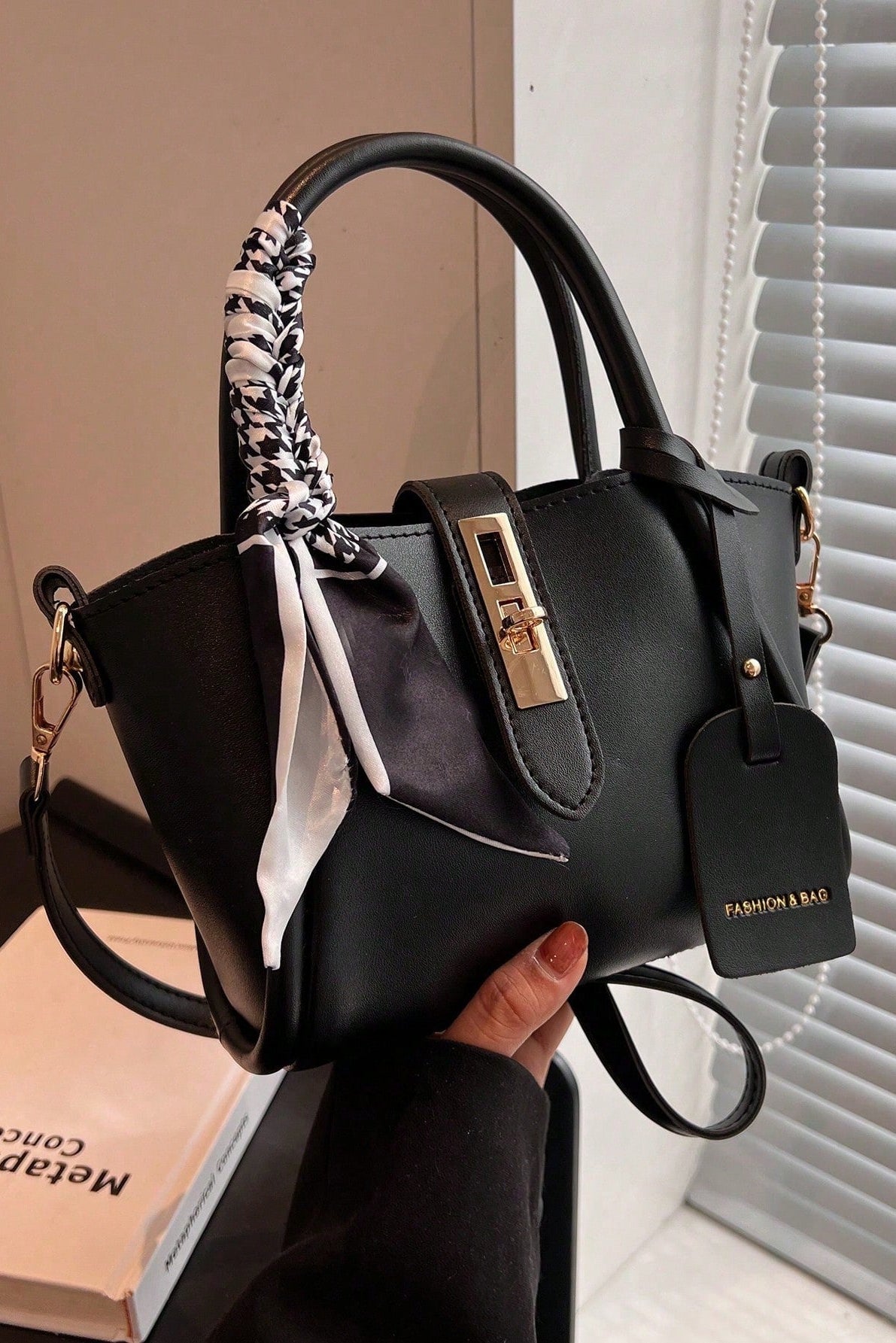 Borsa molto capiente da mano e a spalla