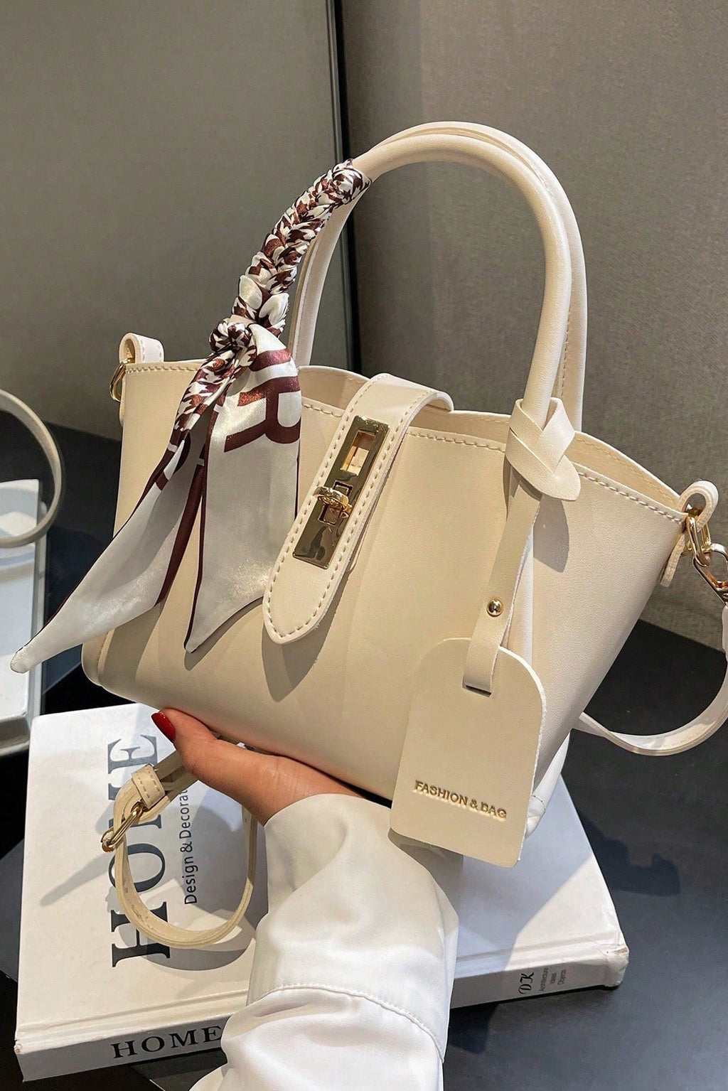 Borsa molto capiente da mano e a spalla