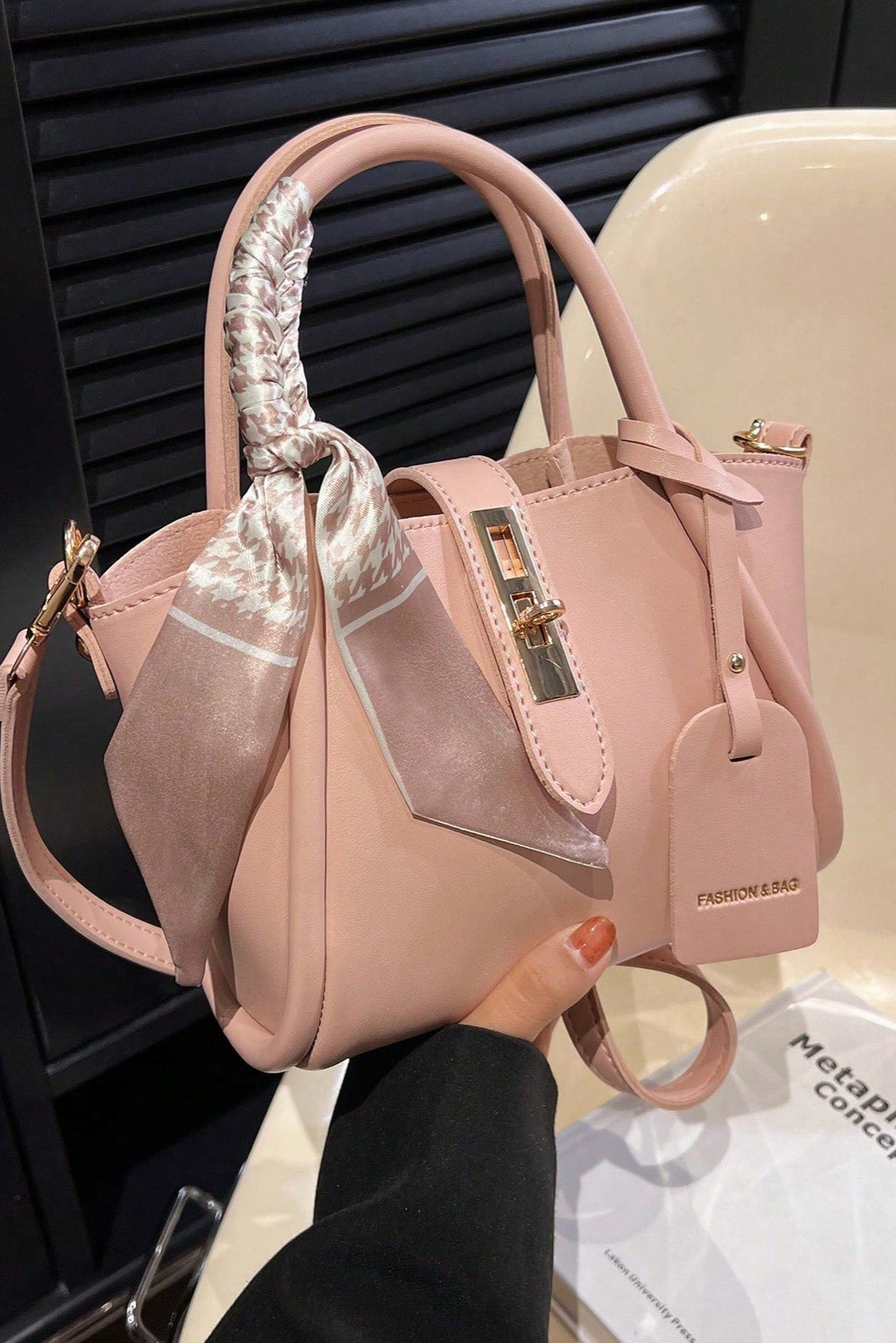 Borsa molto capiente da mano e a spalla