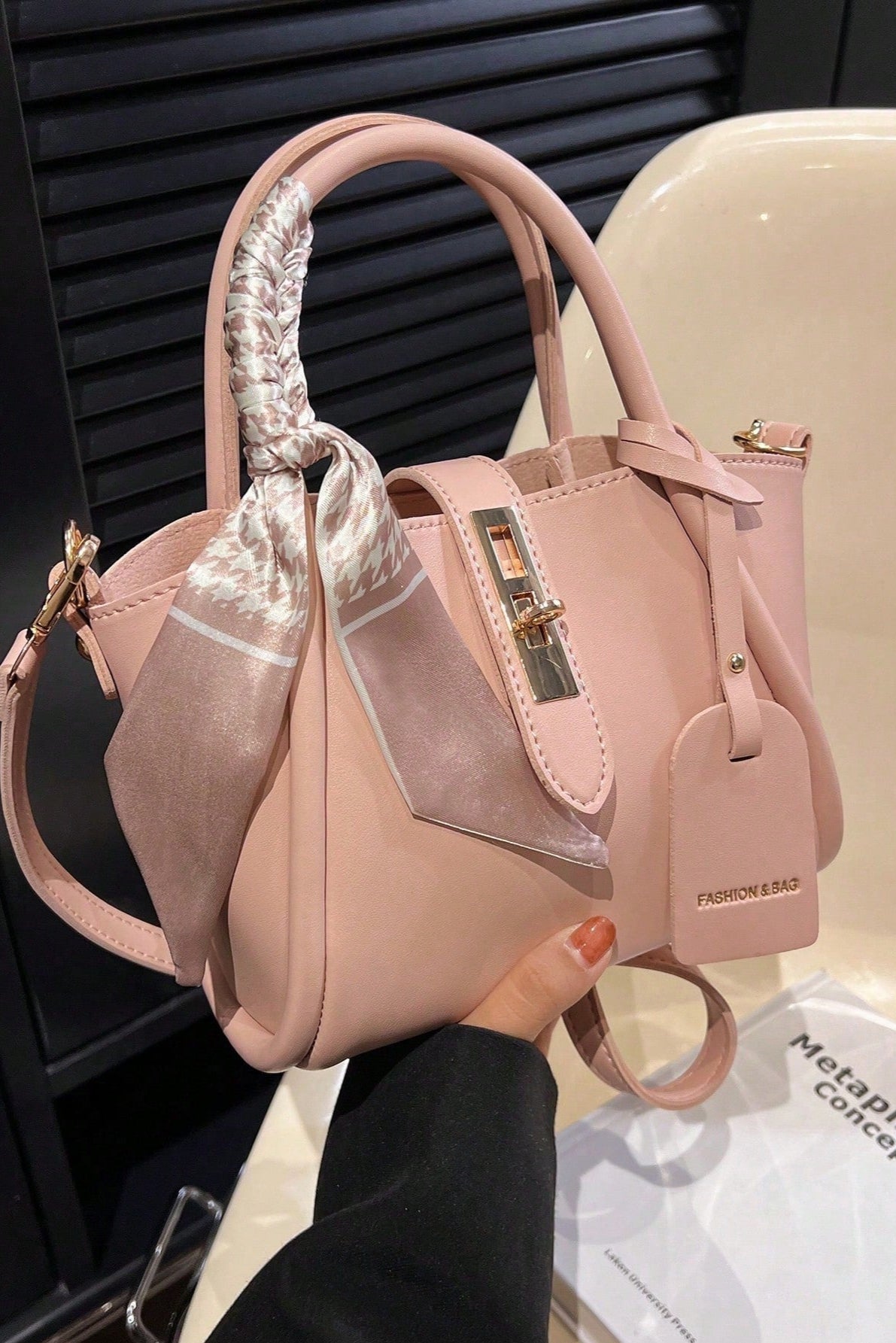 Borsa molto capiente da mano e a spalla