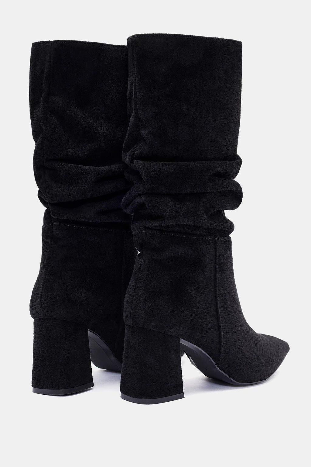 Stivale in suede a punta con tacco largo