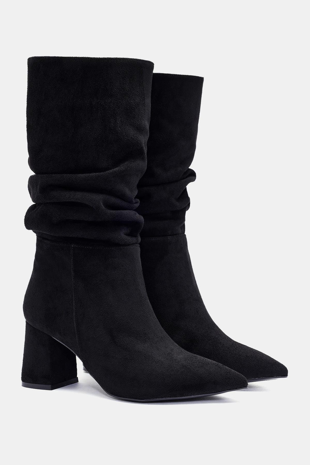 Stivale in suede a punta con tacco largo