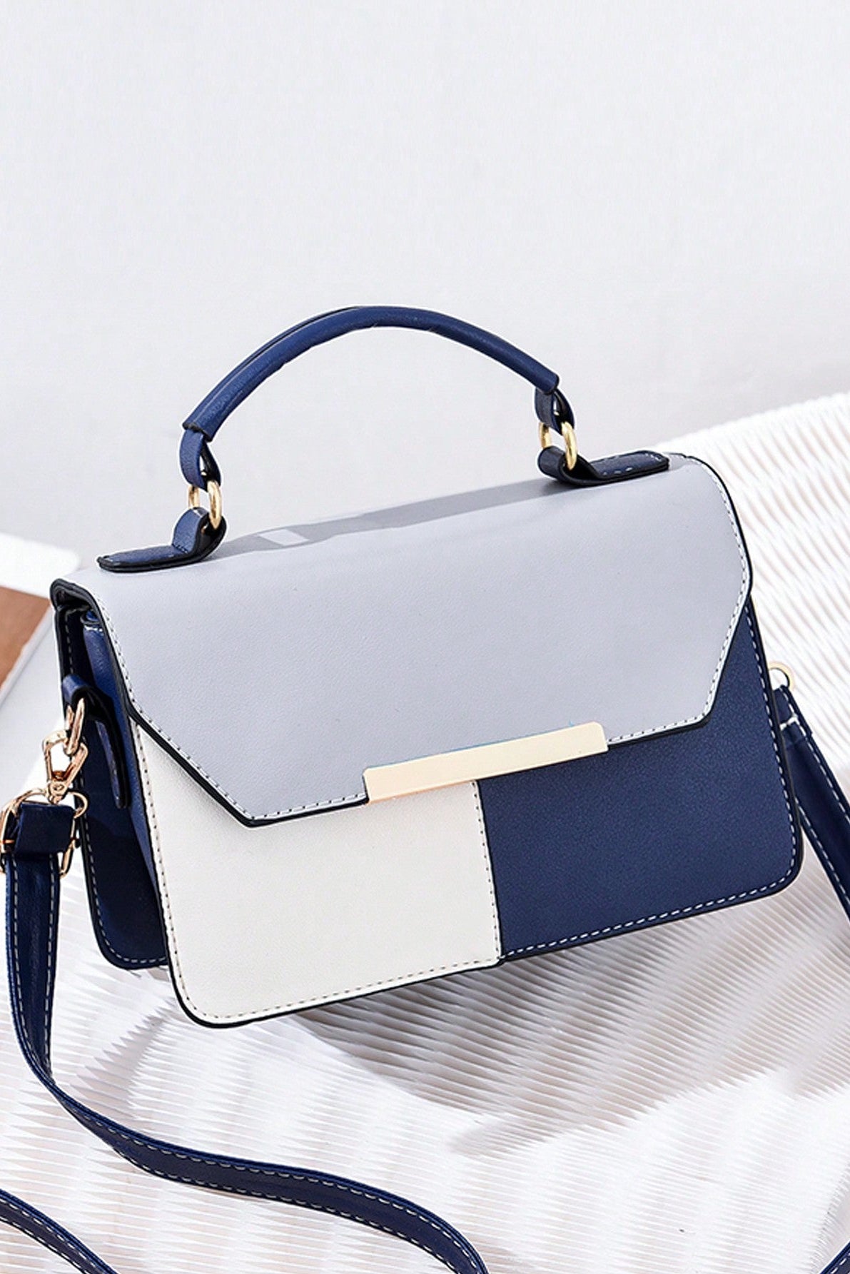 Borsa versatile in stile chic e sobrio