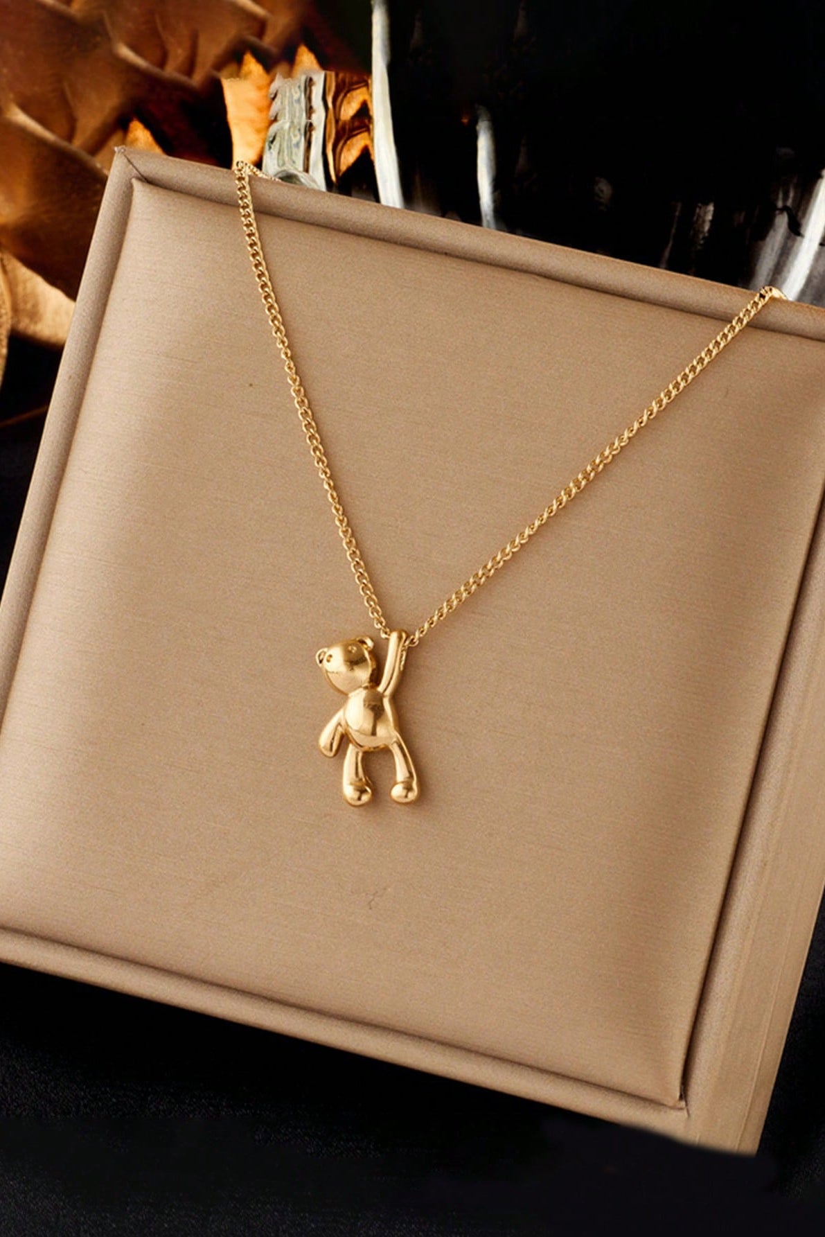 Collana con ciondolo a forma di orsetto