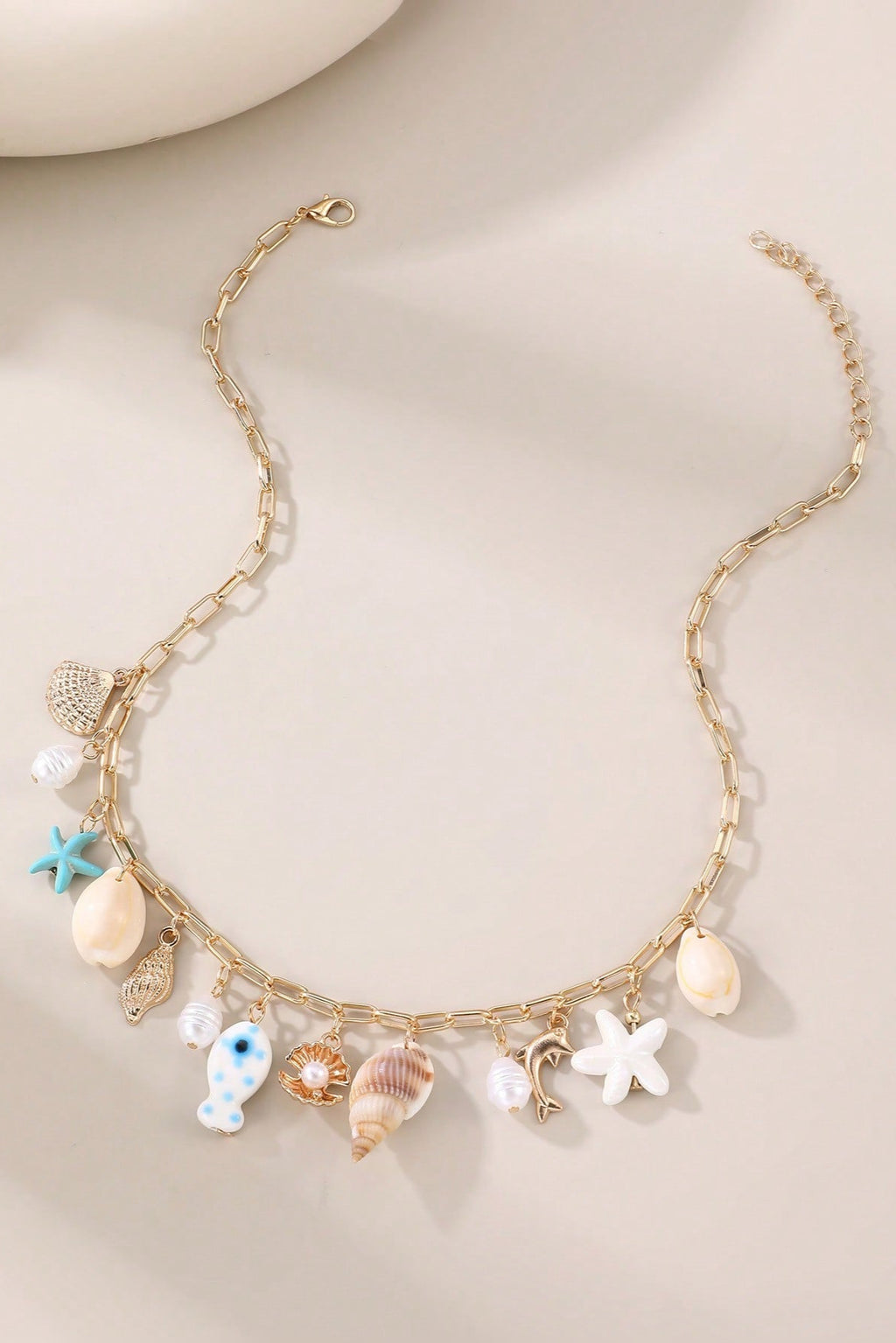 Collana con conchiglia, stella marina e perle