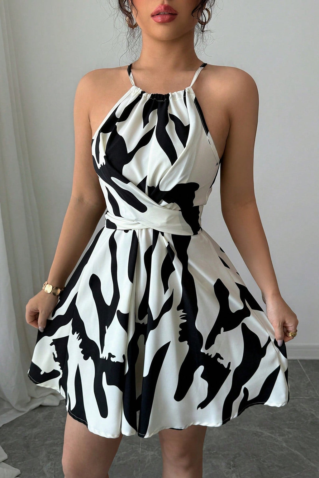 Abito donna senza maniche collo rotondo gonna corta