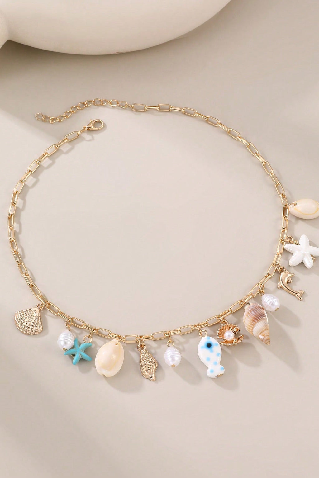 Collana con conchiglia, stella marina e perle