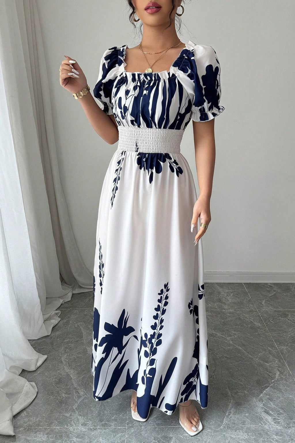 Vestido con hombros anudados y estampado floral