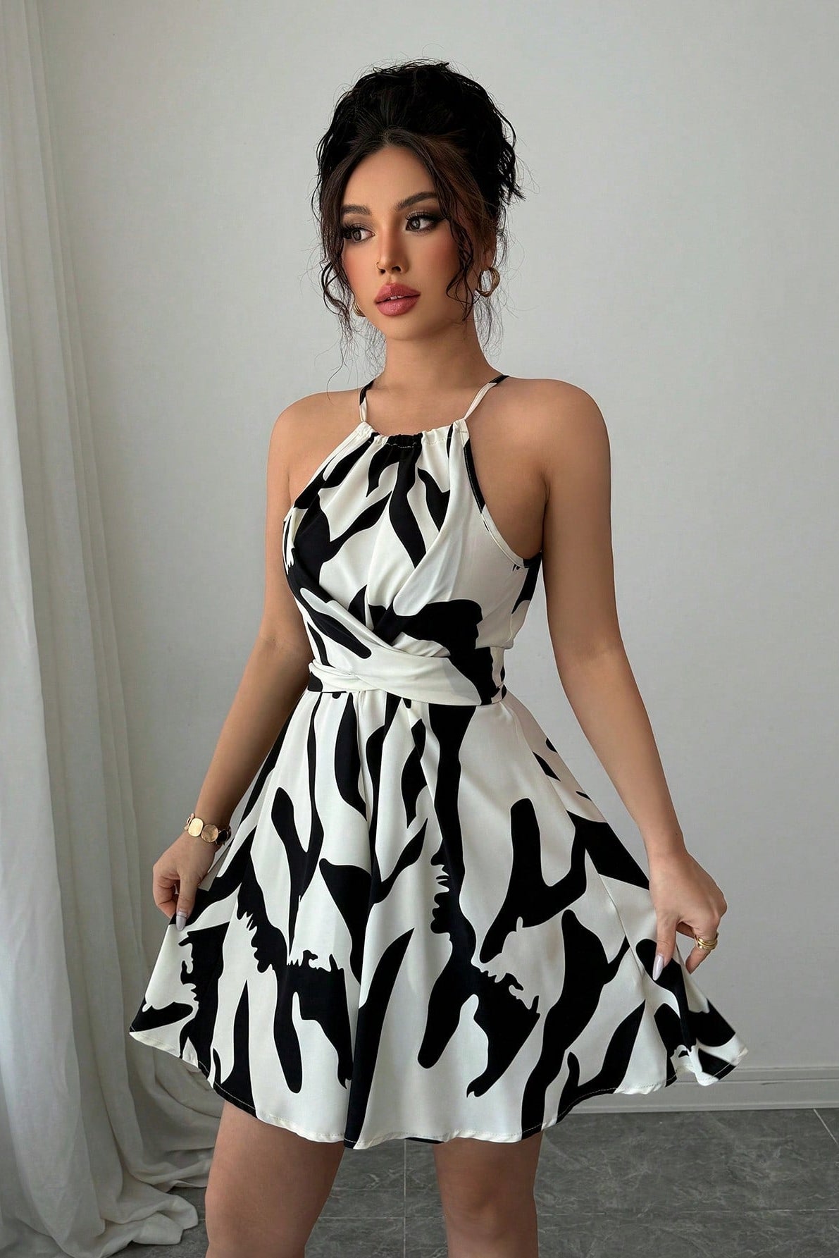 Abito donna senza maniche collo rotondo gonna corta