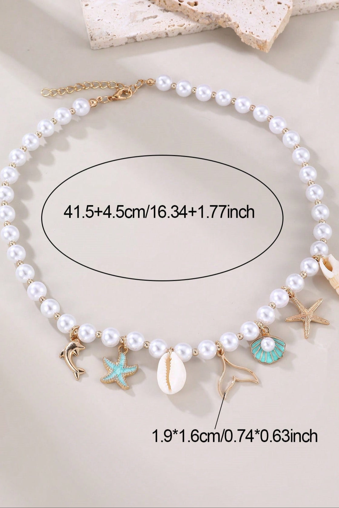 Collana con conchiglia, stella marina e perle