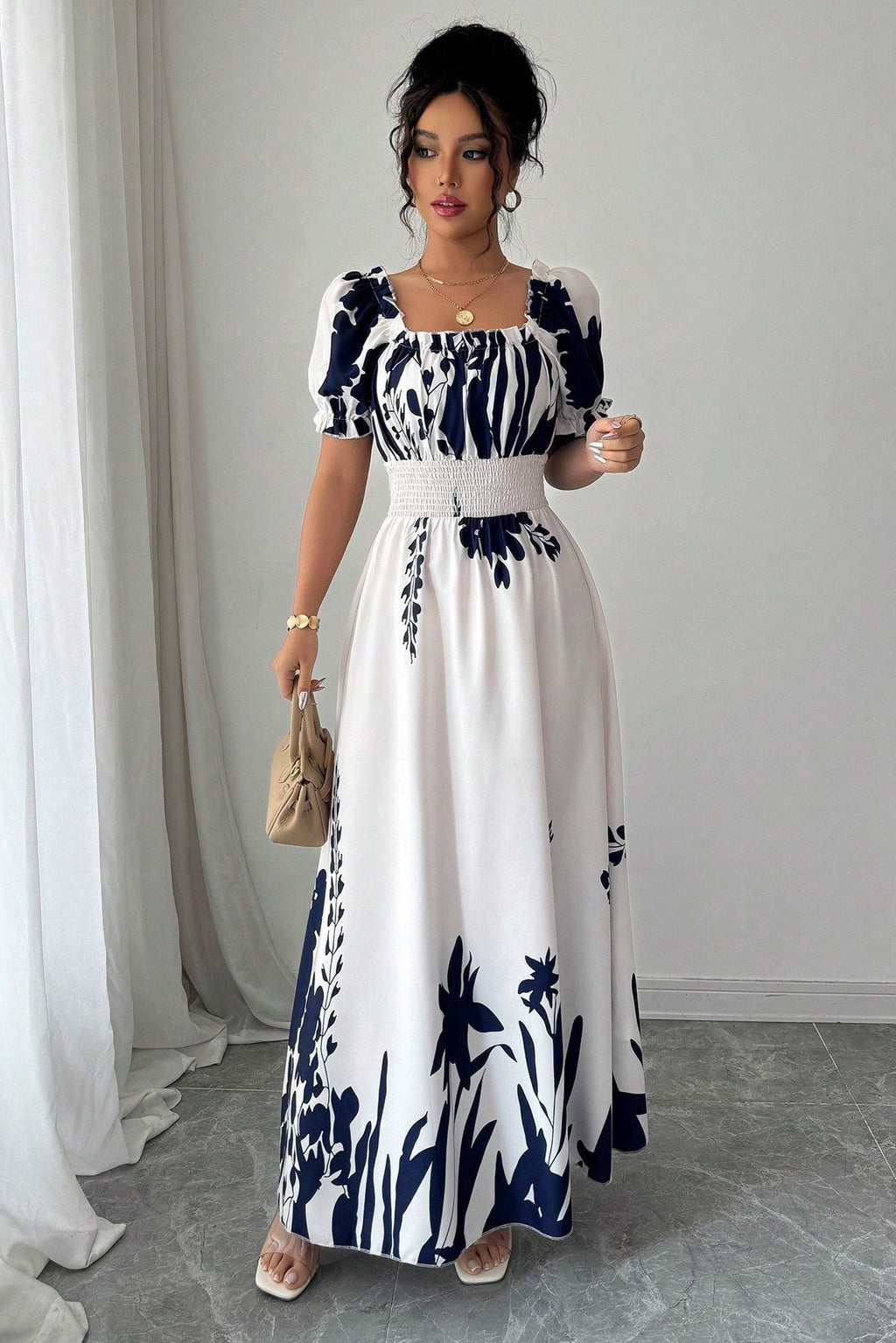 Vestido con hombros anudados y estampado floral