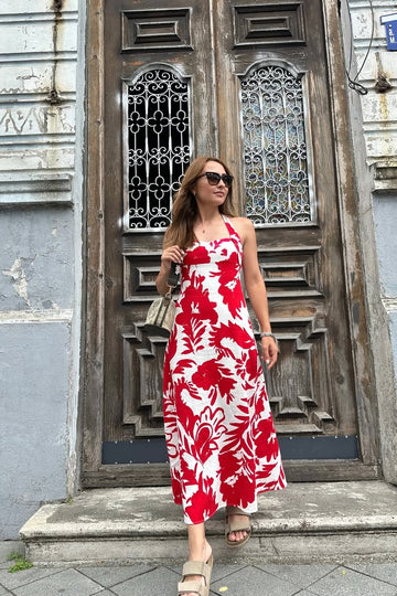 Vestito Con Scollo Halter E Gonna Lunga