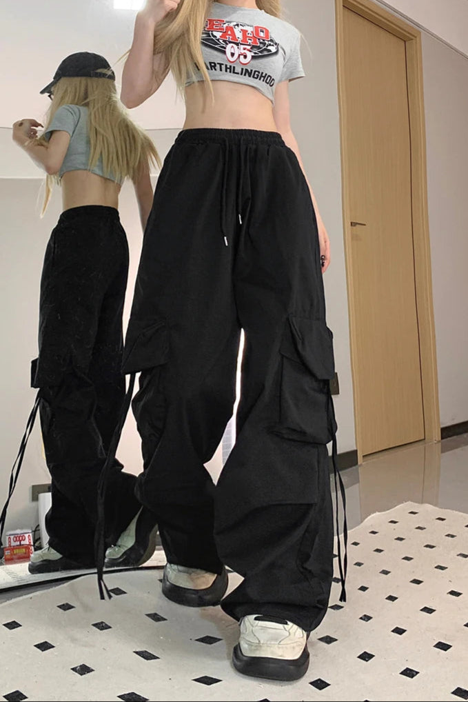 Loose-Fit Trousers With Wide Pockets