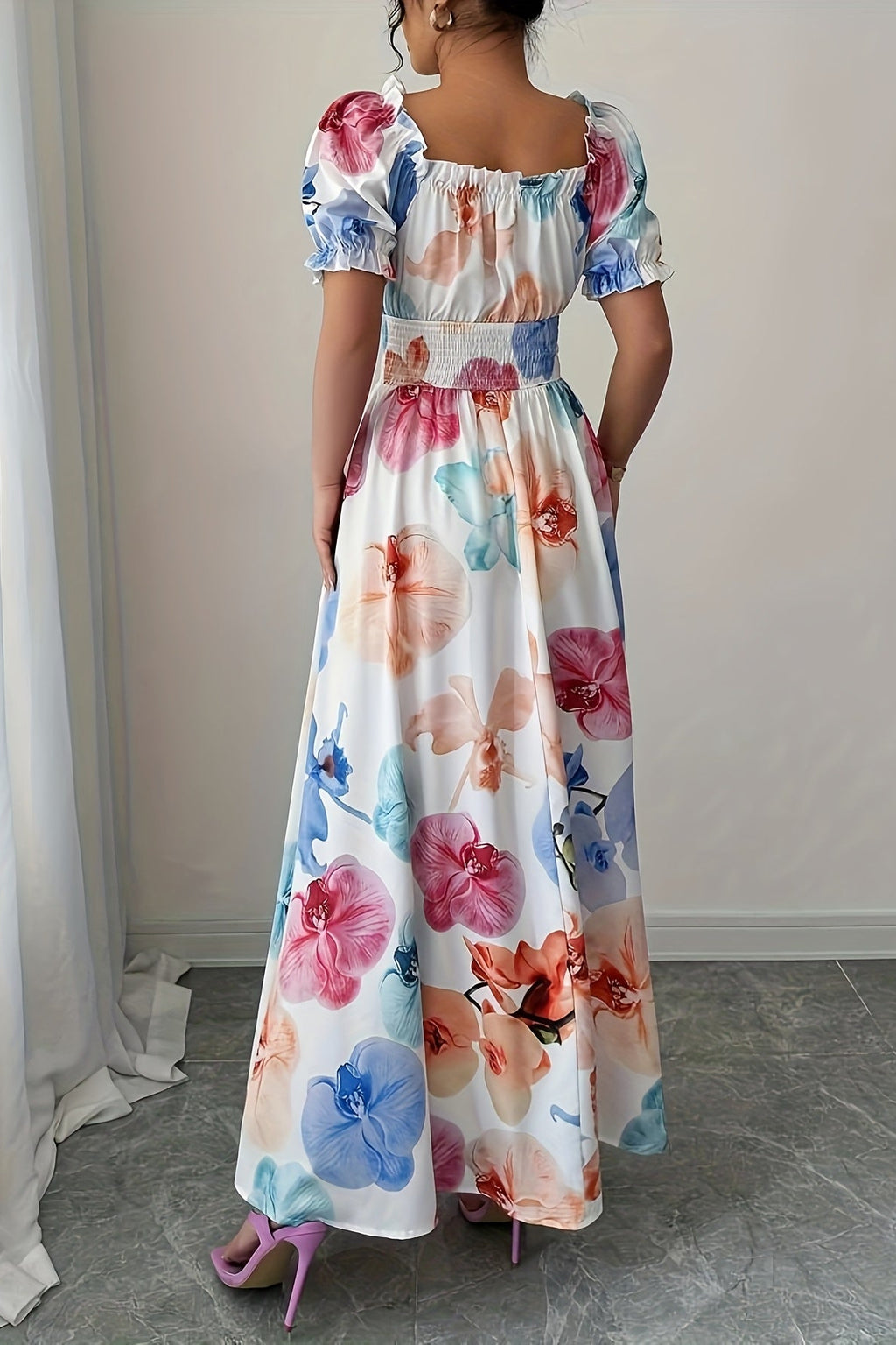 Vestido con hombros anudados y estampado floral