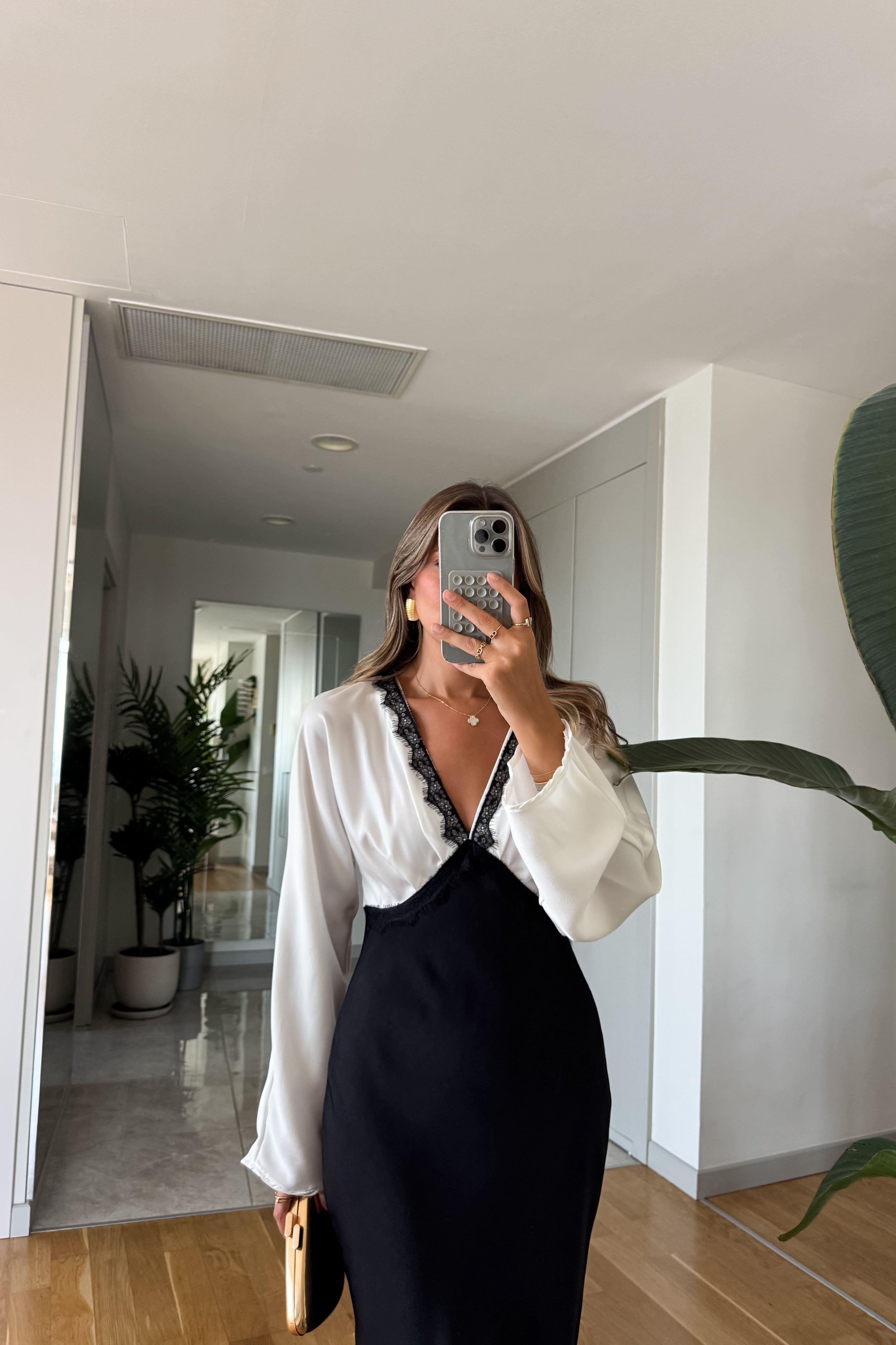 Abito da donna con collo in pizzo