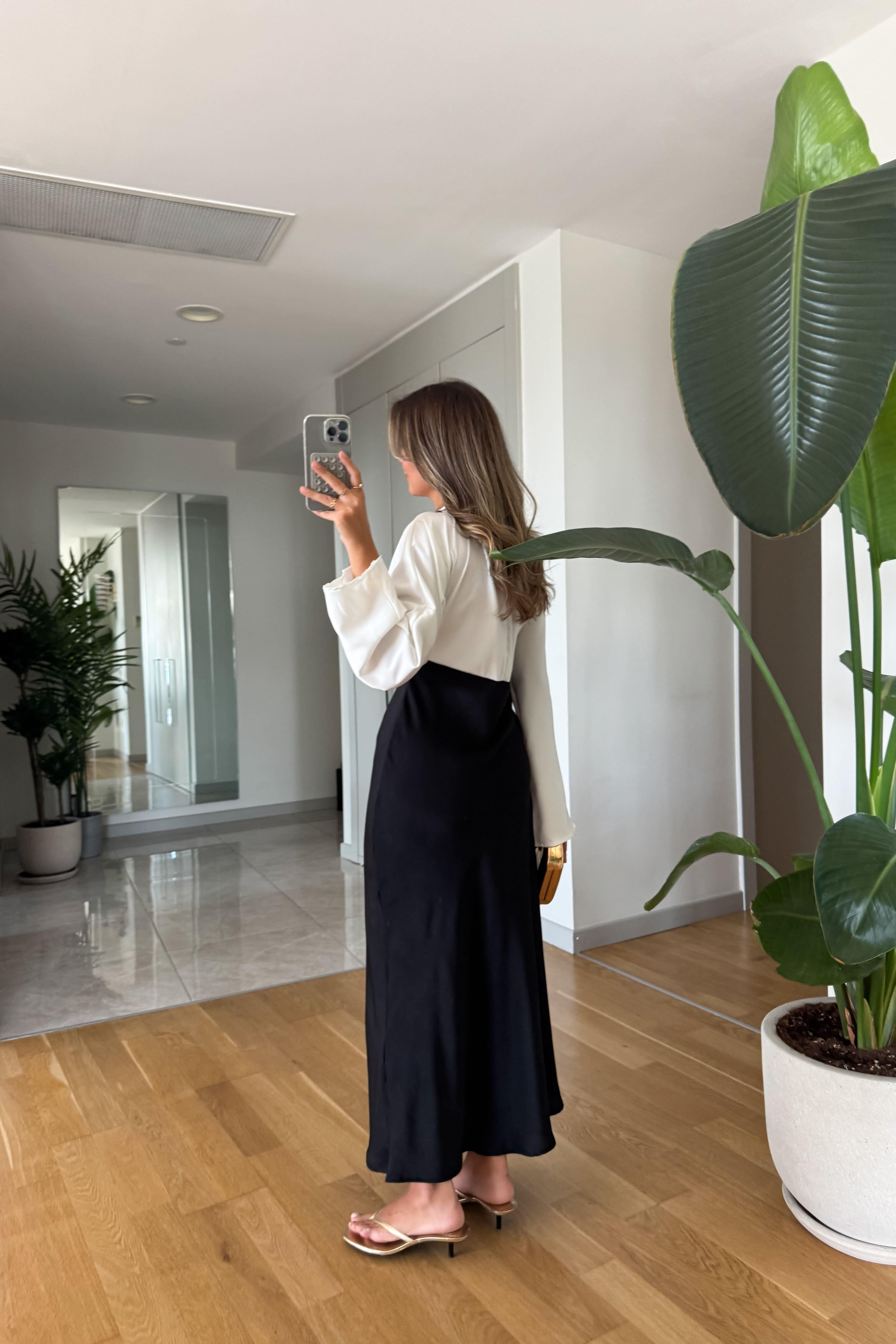 Abito da donna con collo in pizzo