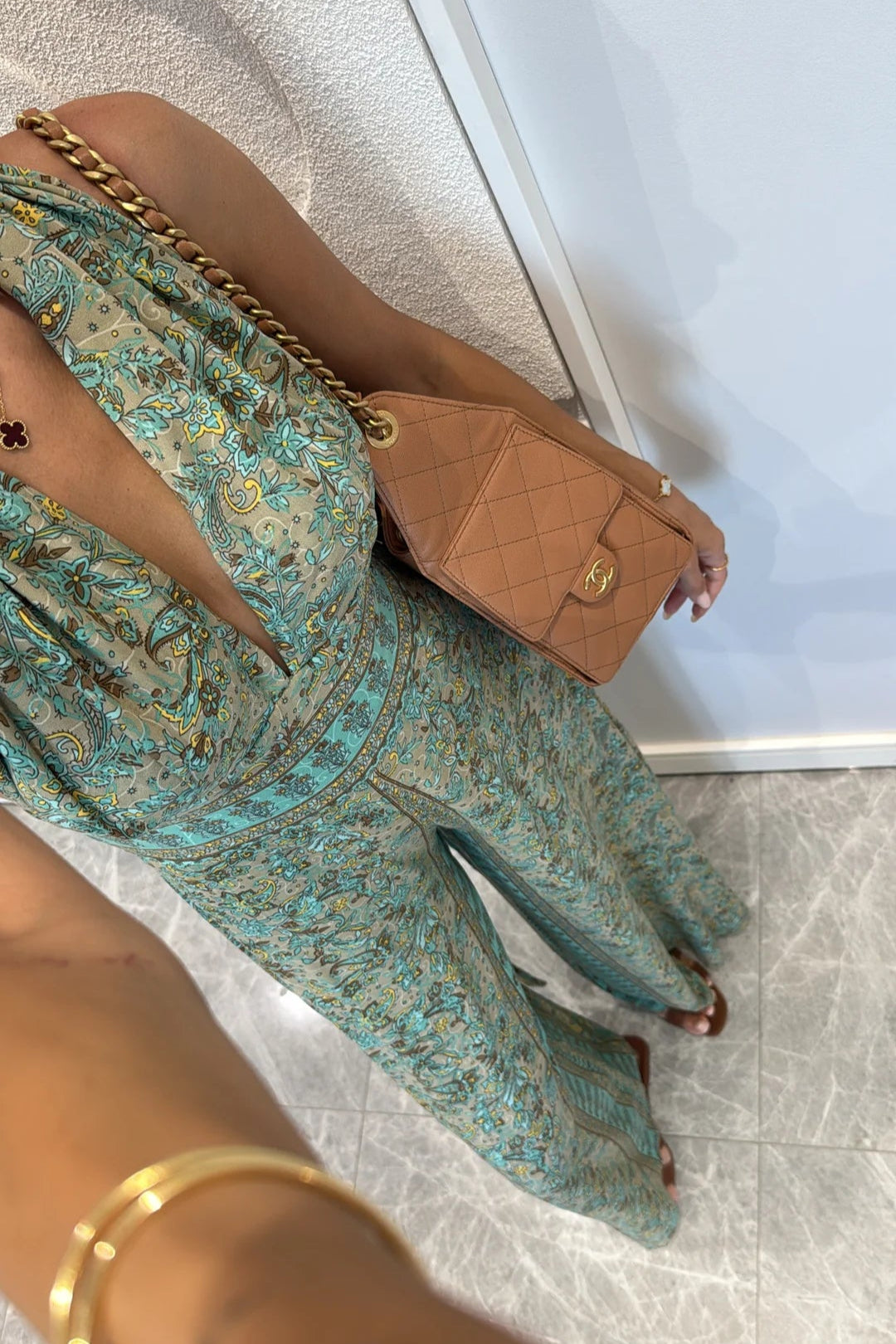 Mono estampado con espalda baja