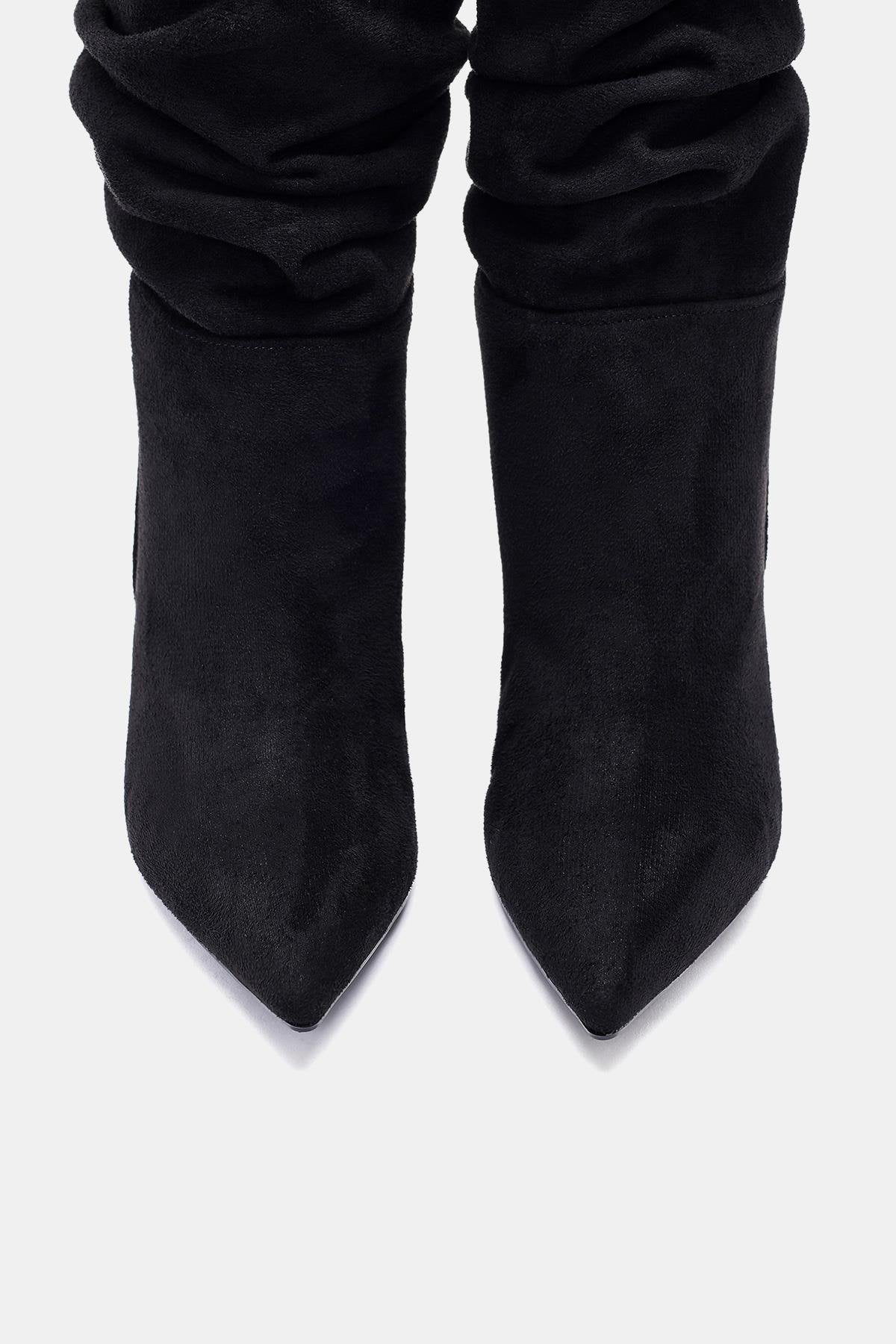 Stivale in suede a punta con tacco largo