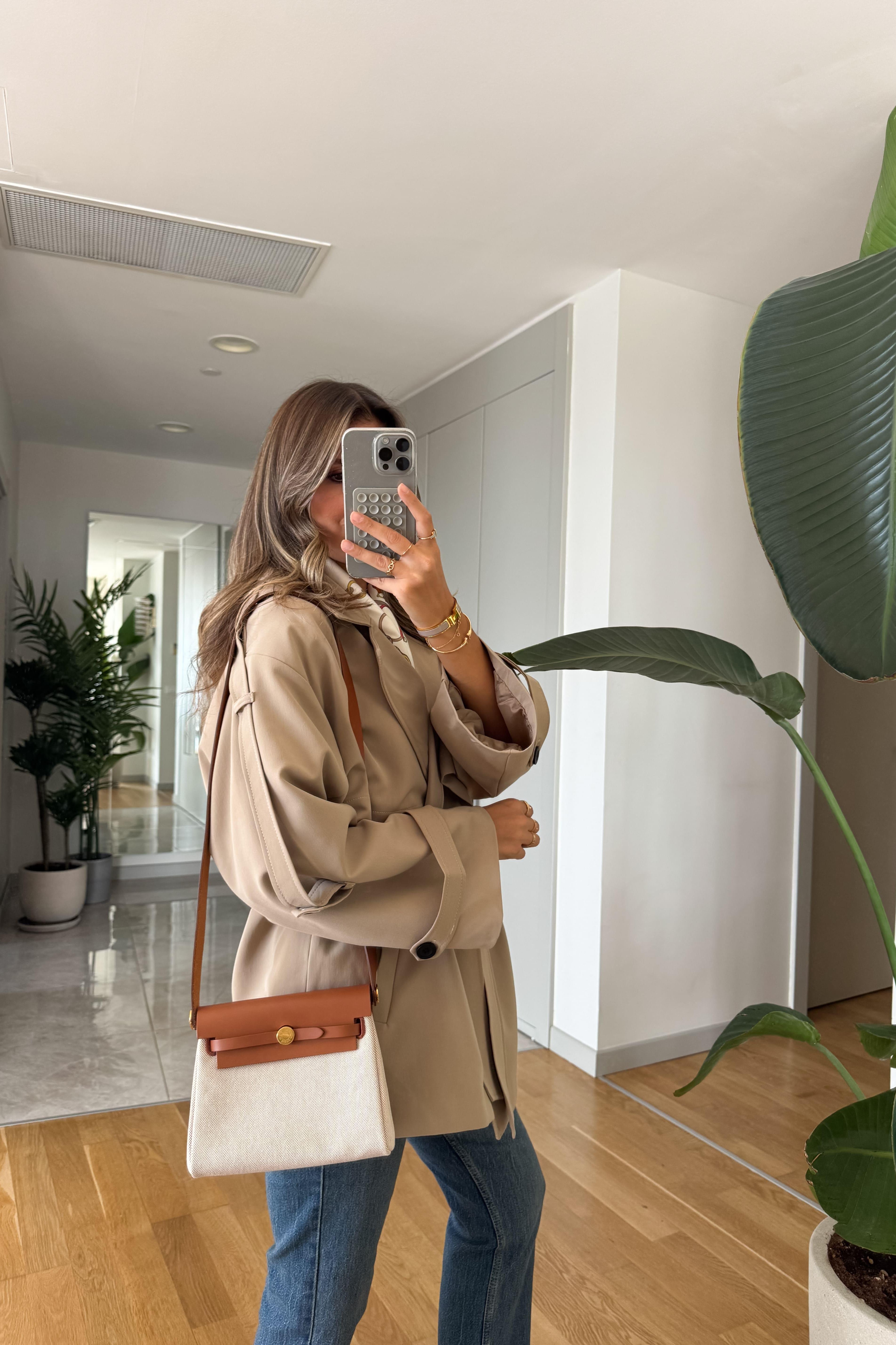 Trench corto con cintura in vita