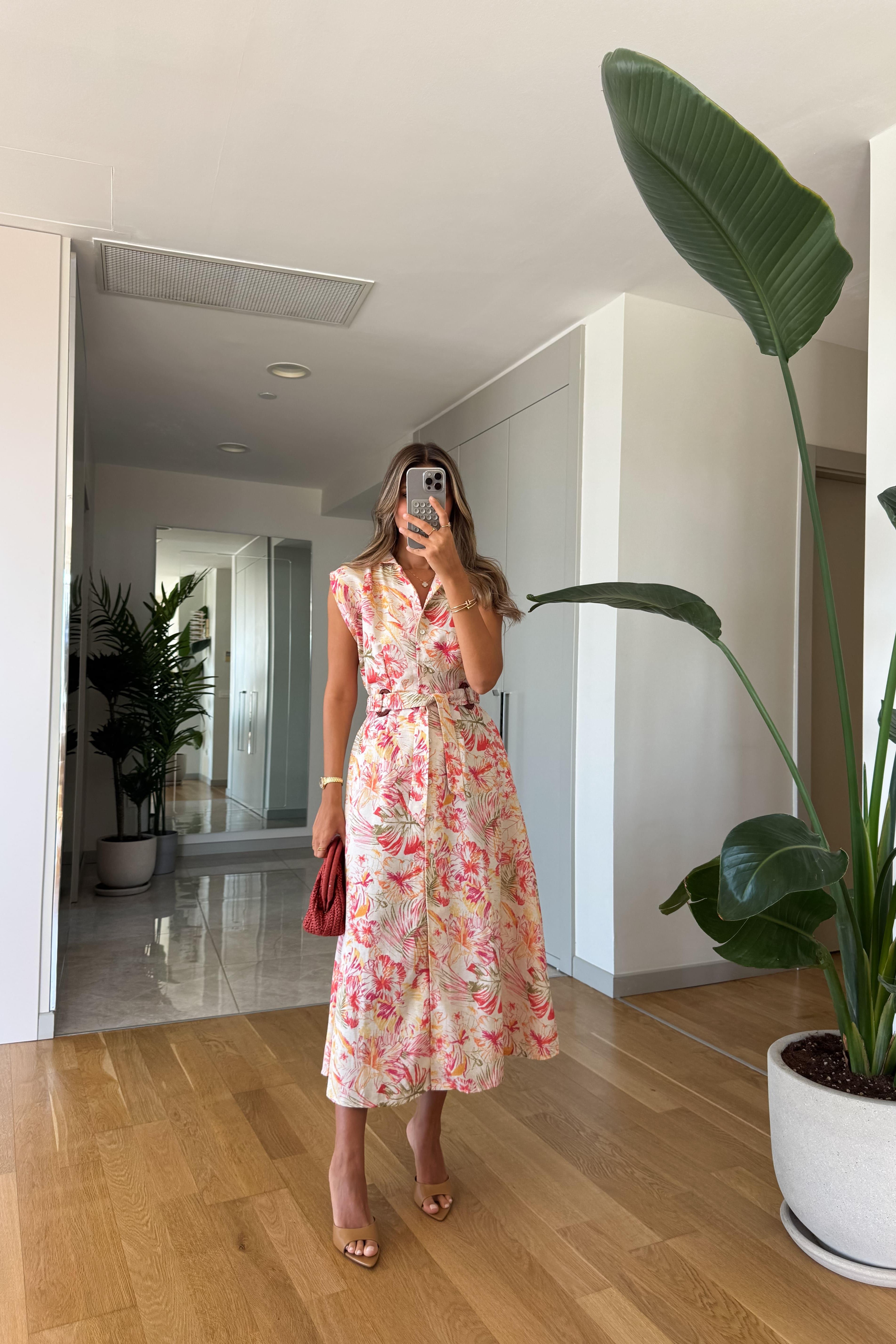 Vestido largo con cinturón incorporado