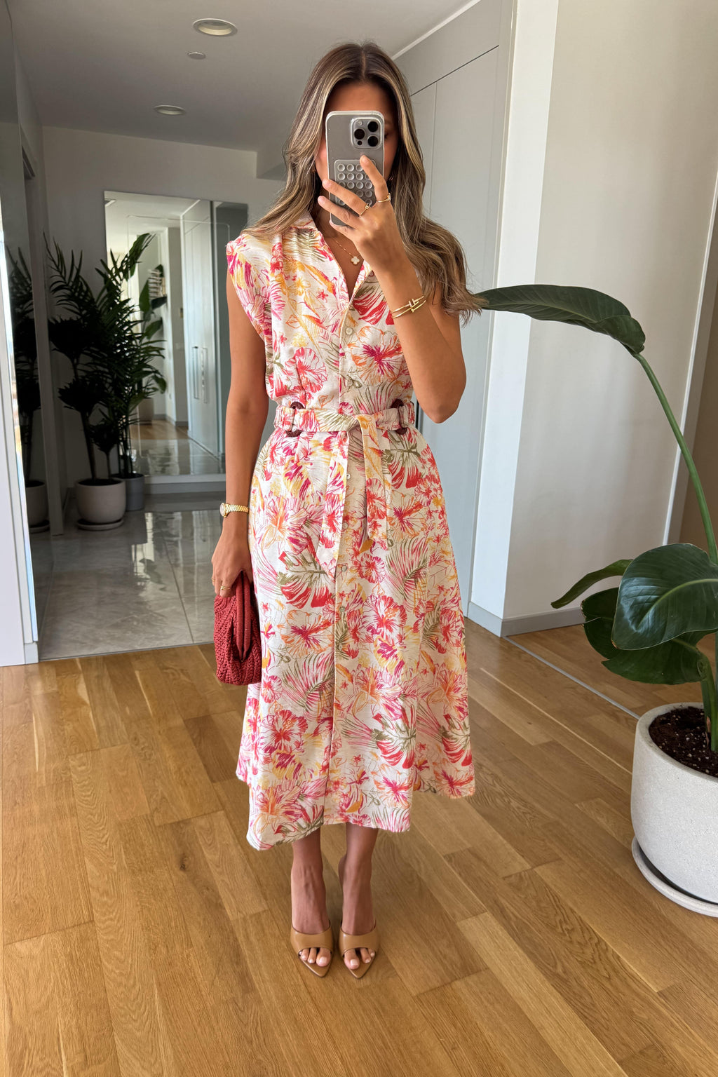 Vestido largo con cinturón incorporado