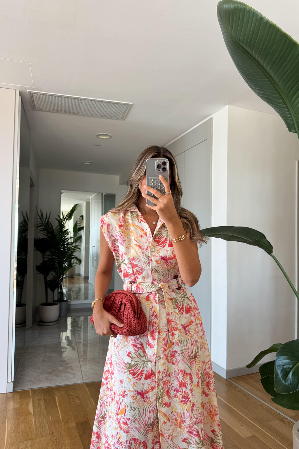 Vestido largo con cinturón incorporado