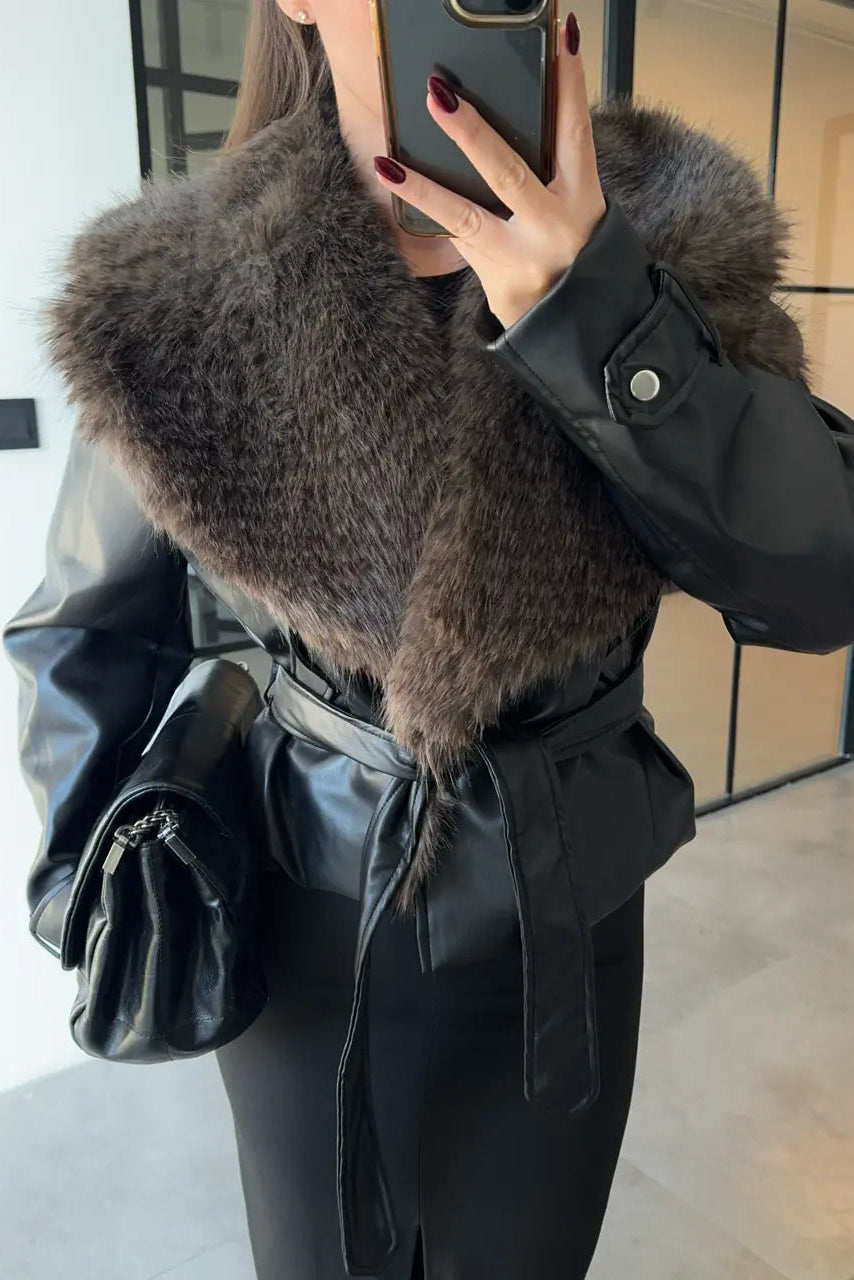 Giacca in pelle con colletto in pelliccia