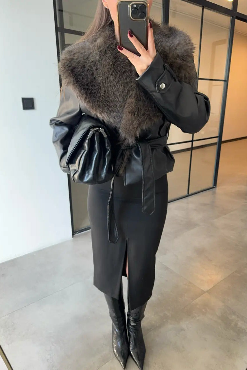 Giacca in pelle con colletto in pelliccia