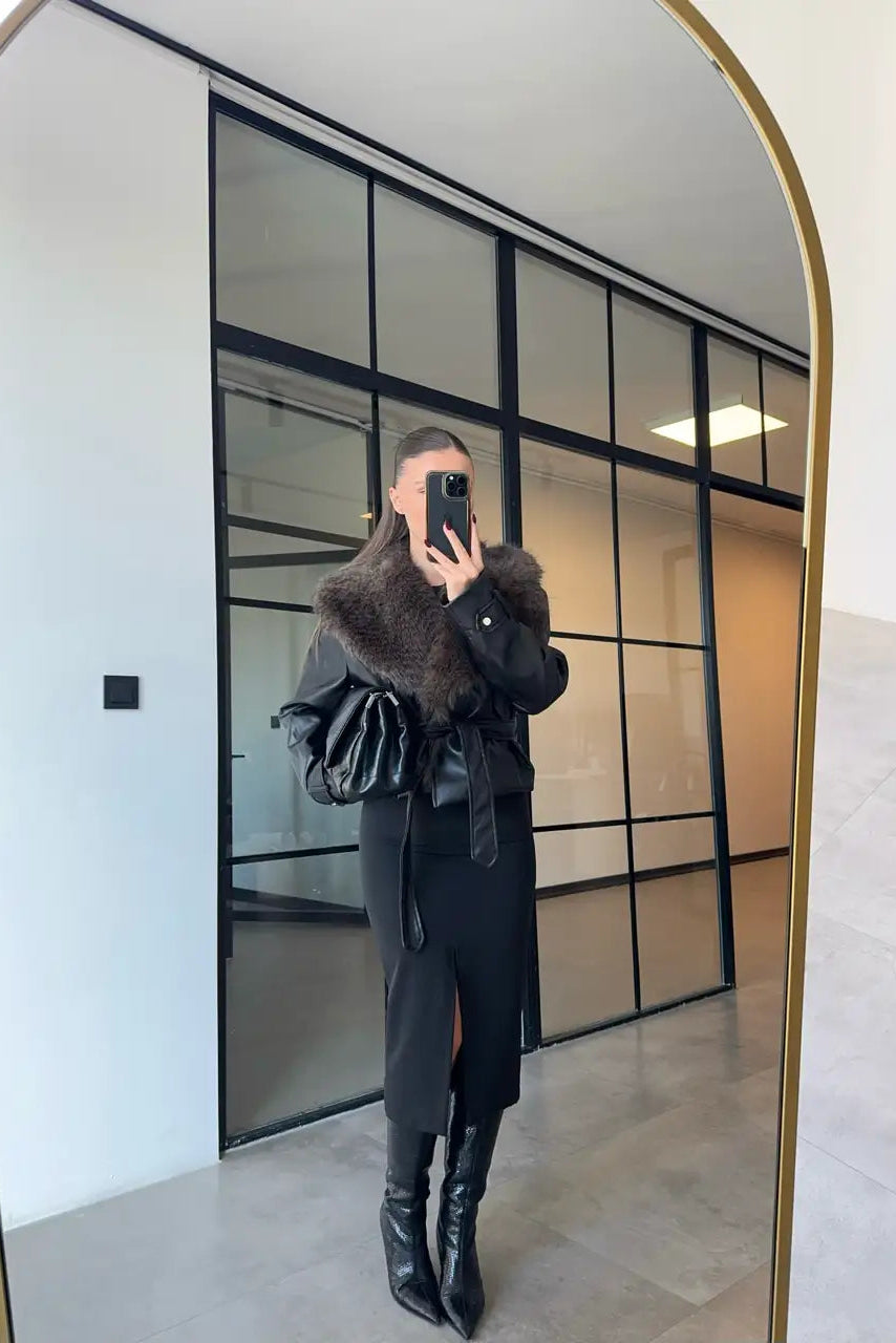 Giacca in pelle con colletto in pelliccia