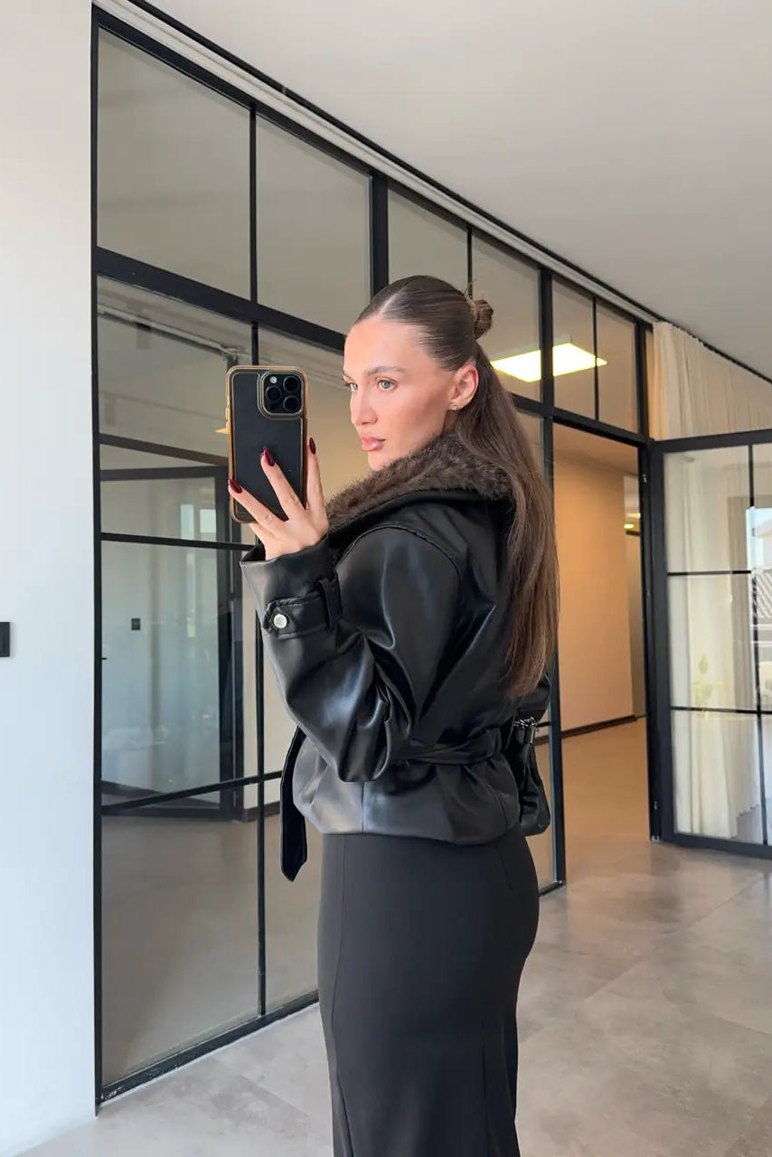 Giacca in pelle con colletto in pelliccia