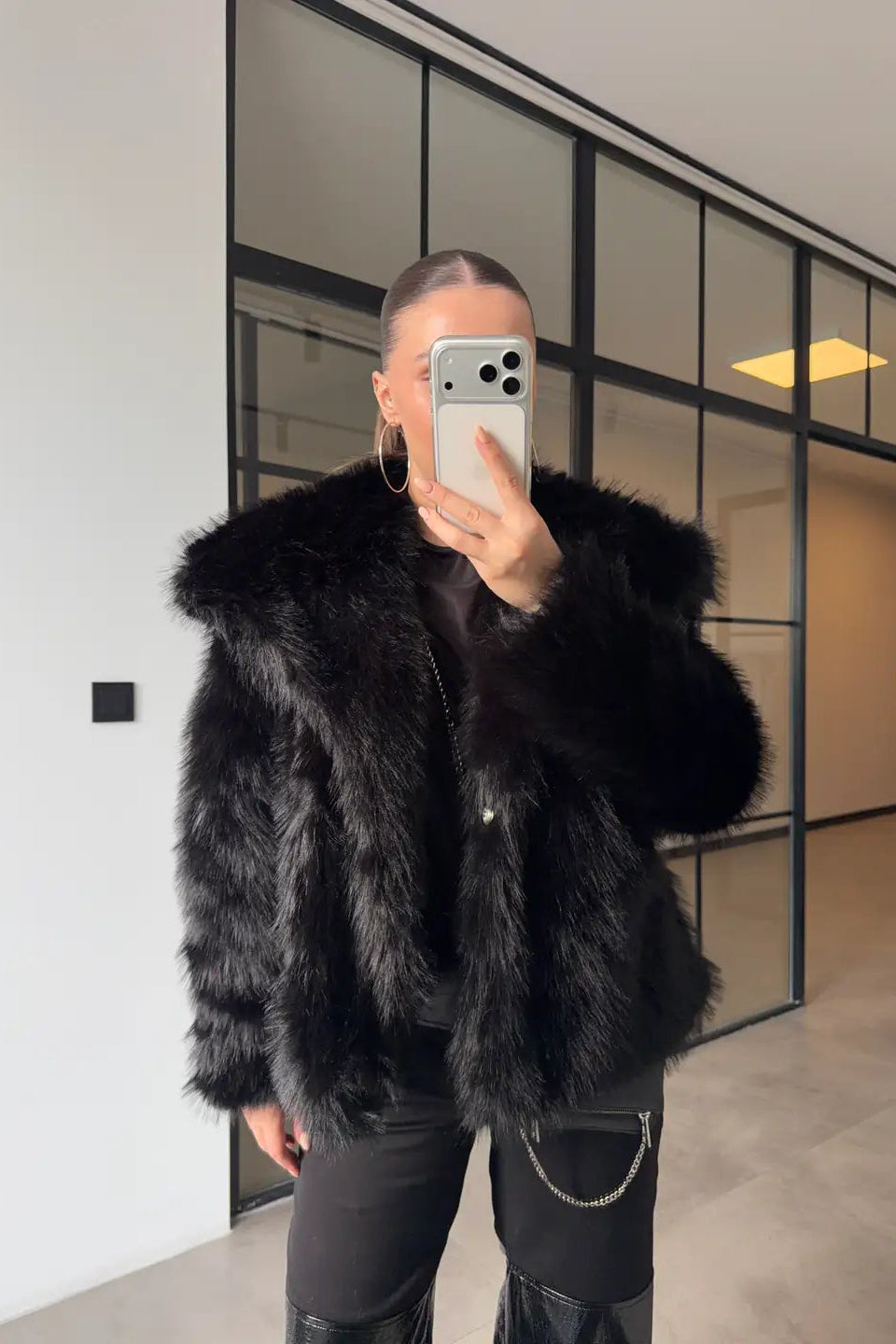 Pelliccia con colletto ampio