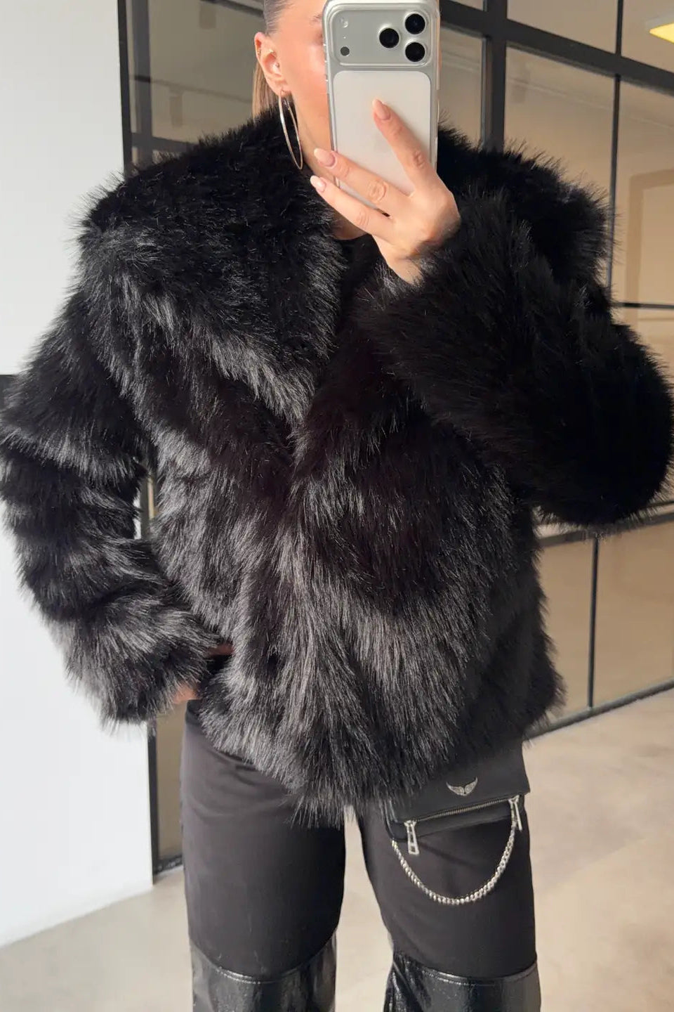 Pelliccia con colletto ampio