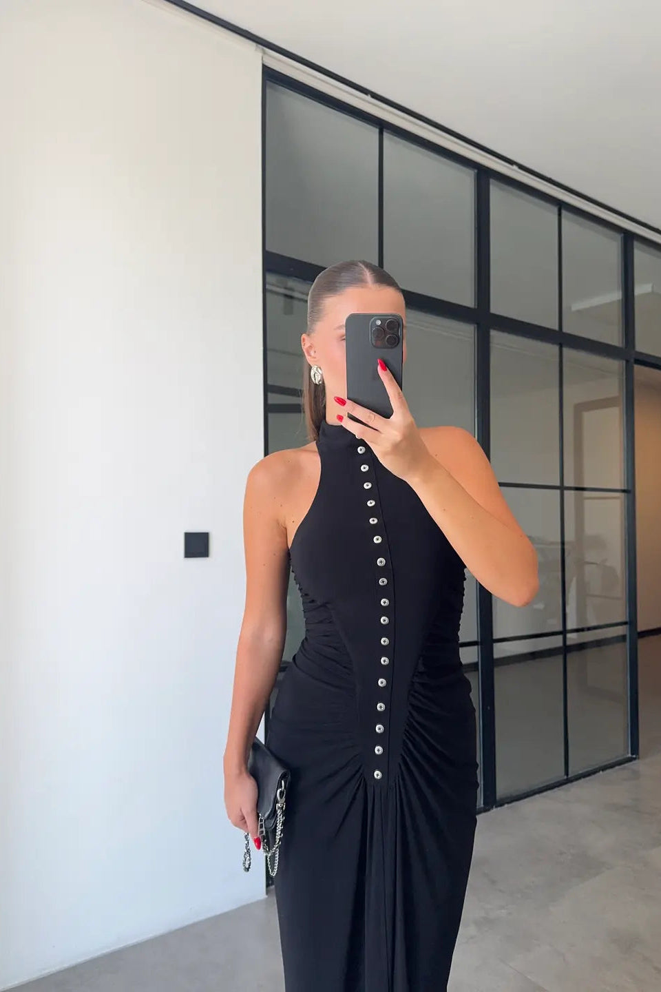 Vestido maxi con drapeado y detalles de botones