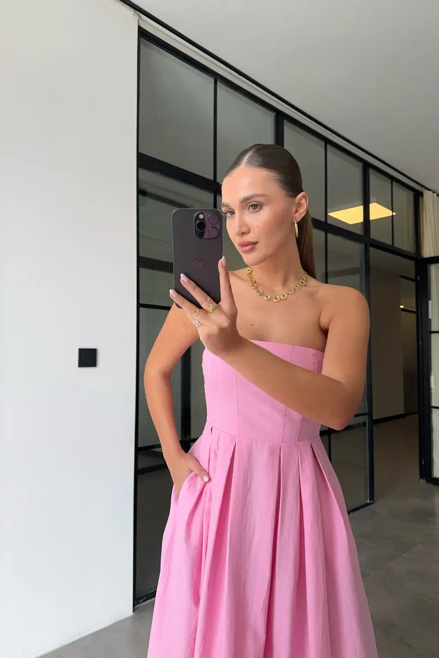 Vestido sin tirantes con bolsillos en tejido tipo paracaídas