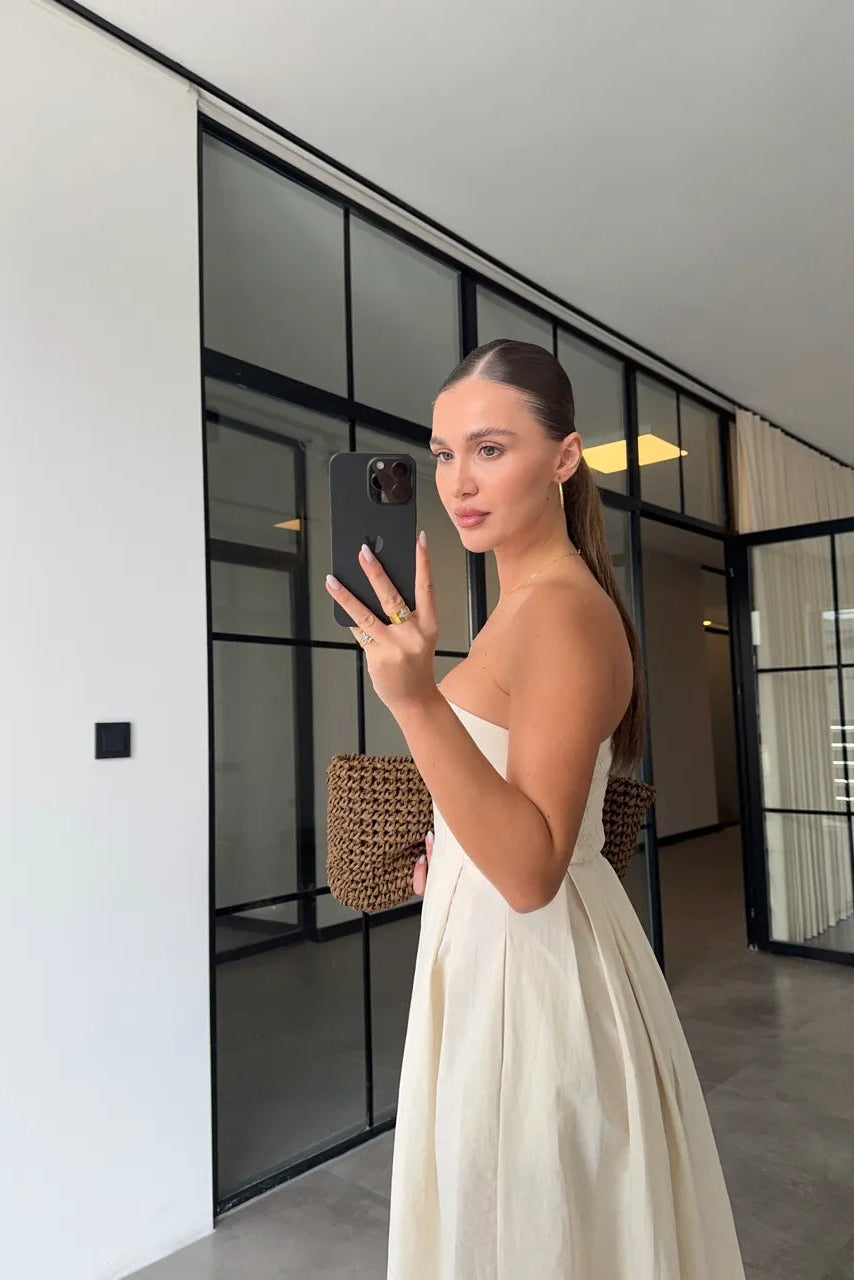 Vestido sin tirantes con bolsillos en tejido tipo paracaídas