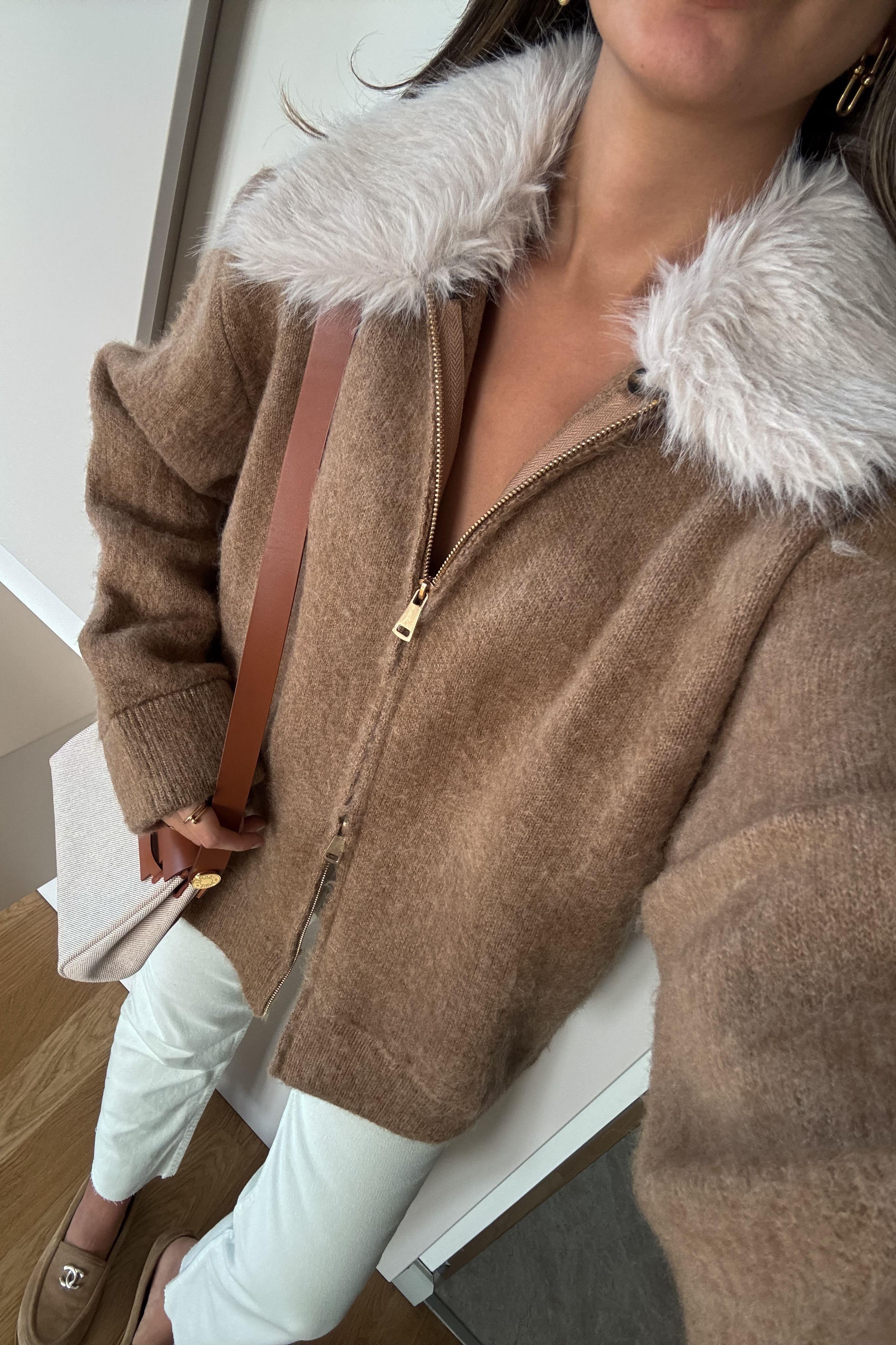 Cardigan con collo in pelliccia e zip