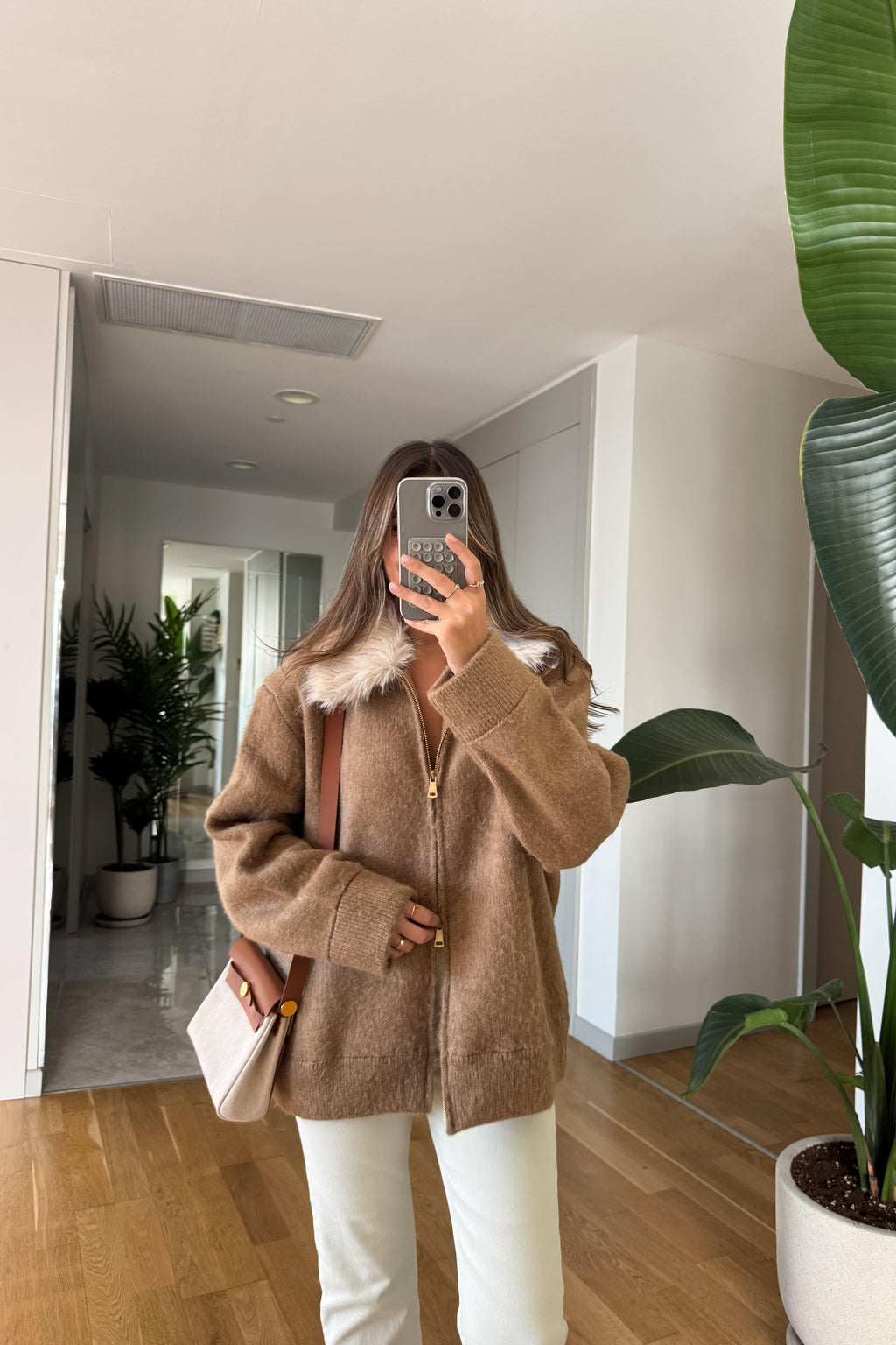 Cardigan con collo in pelliccia e zip