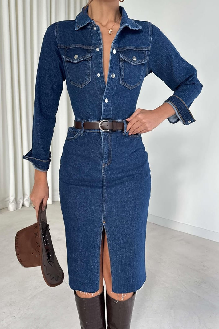 Abito in denim con colletto a bottoni e spacco