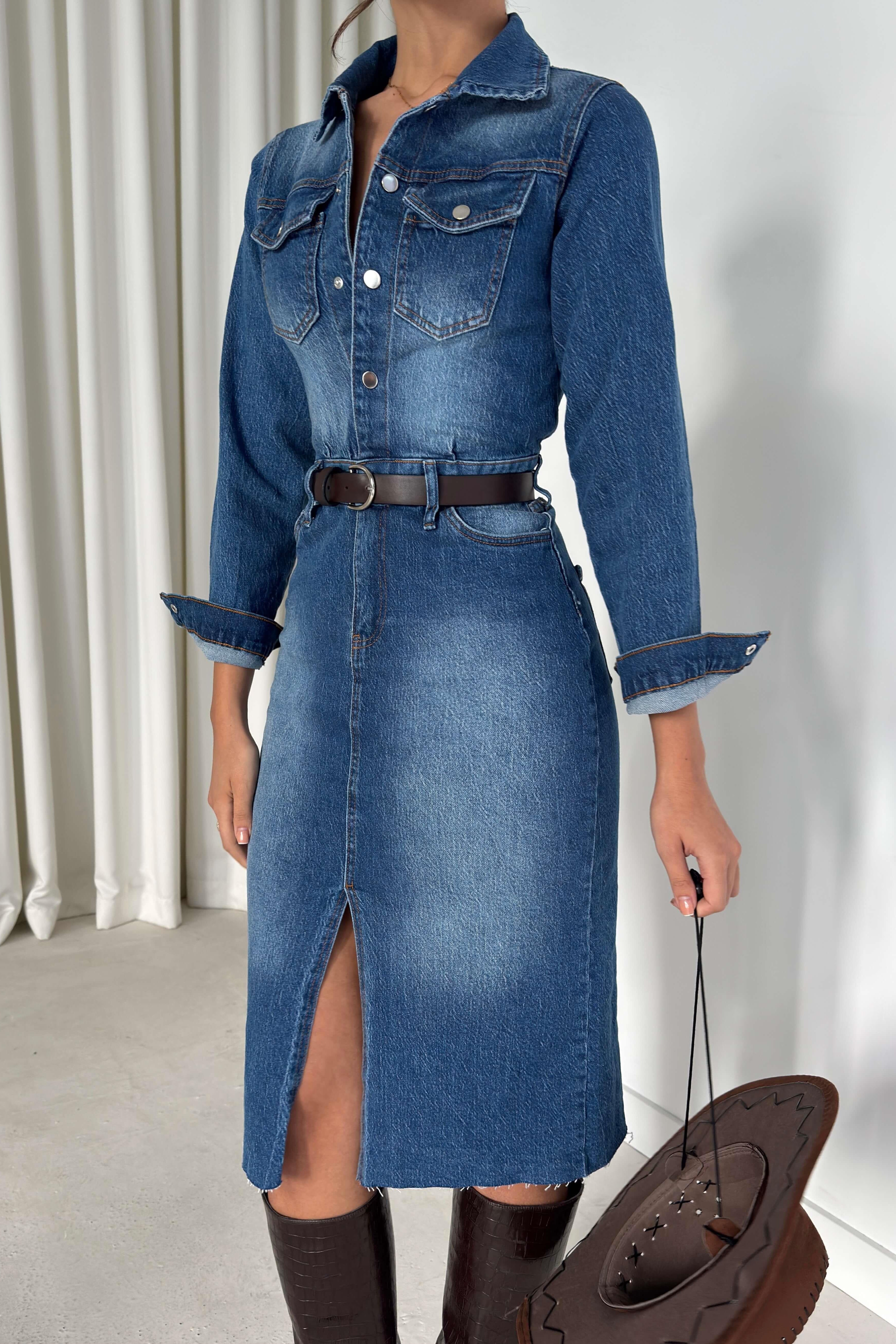 Abito in denim con colletto a bottoni e spacco