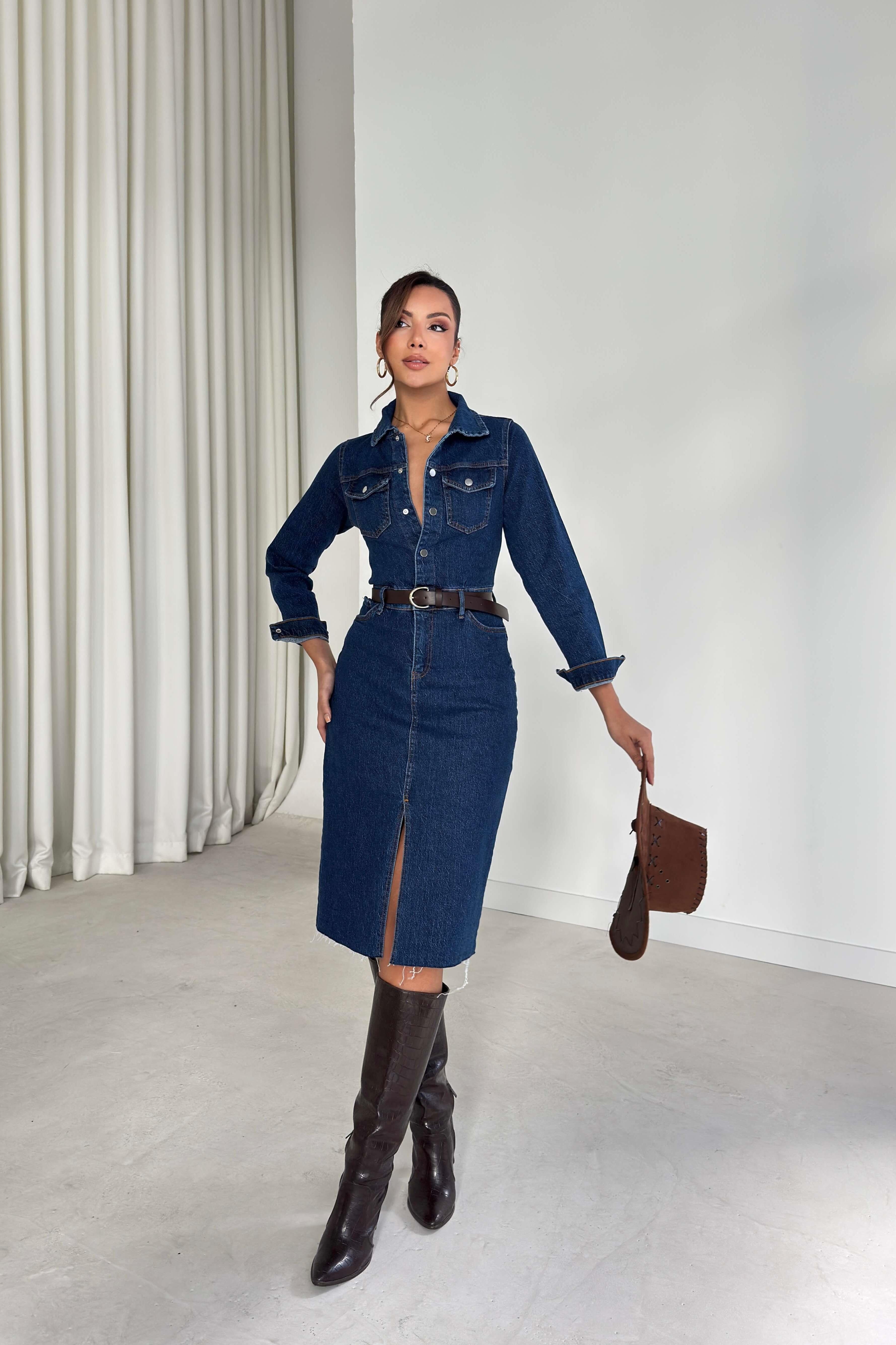 Abito in denim con colletto a bottoni e spacco