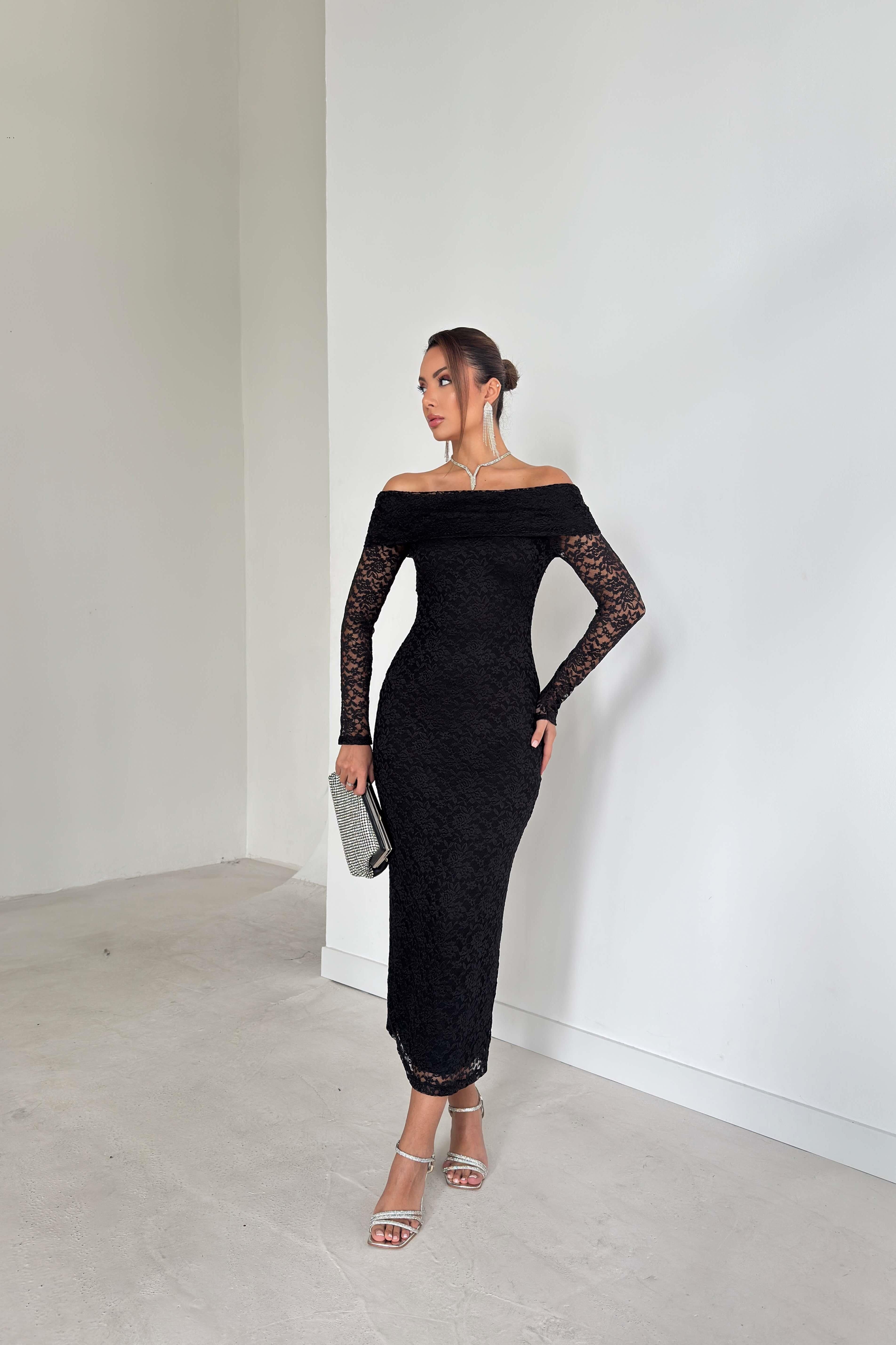 Vestito con scollo bardot in pizzo con fodera