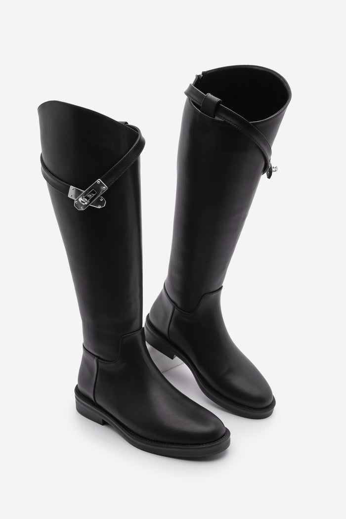 Stivale da donna con dettaglio cintura