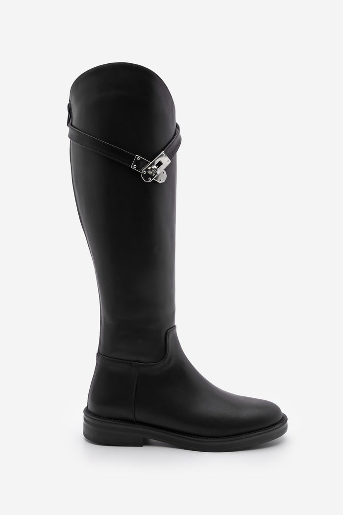 Stivale da donna con dettaglio cintura