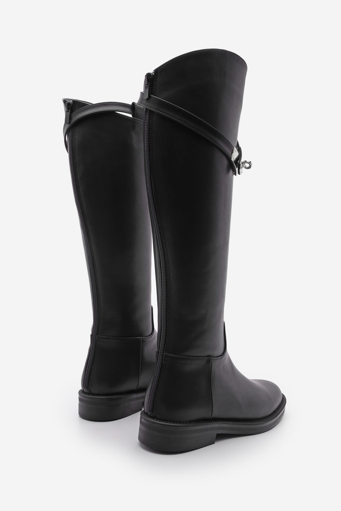 Stivale da donna con dettaglio cintura