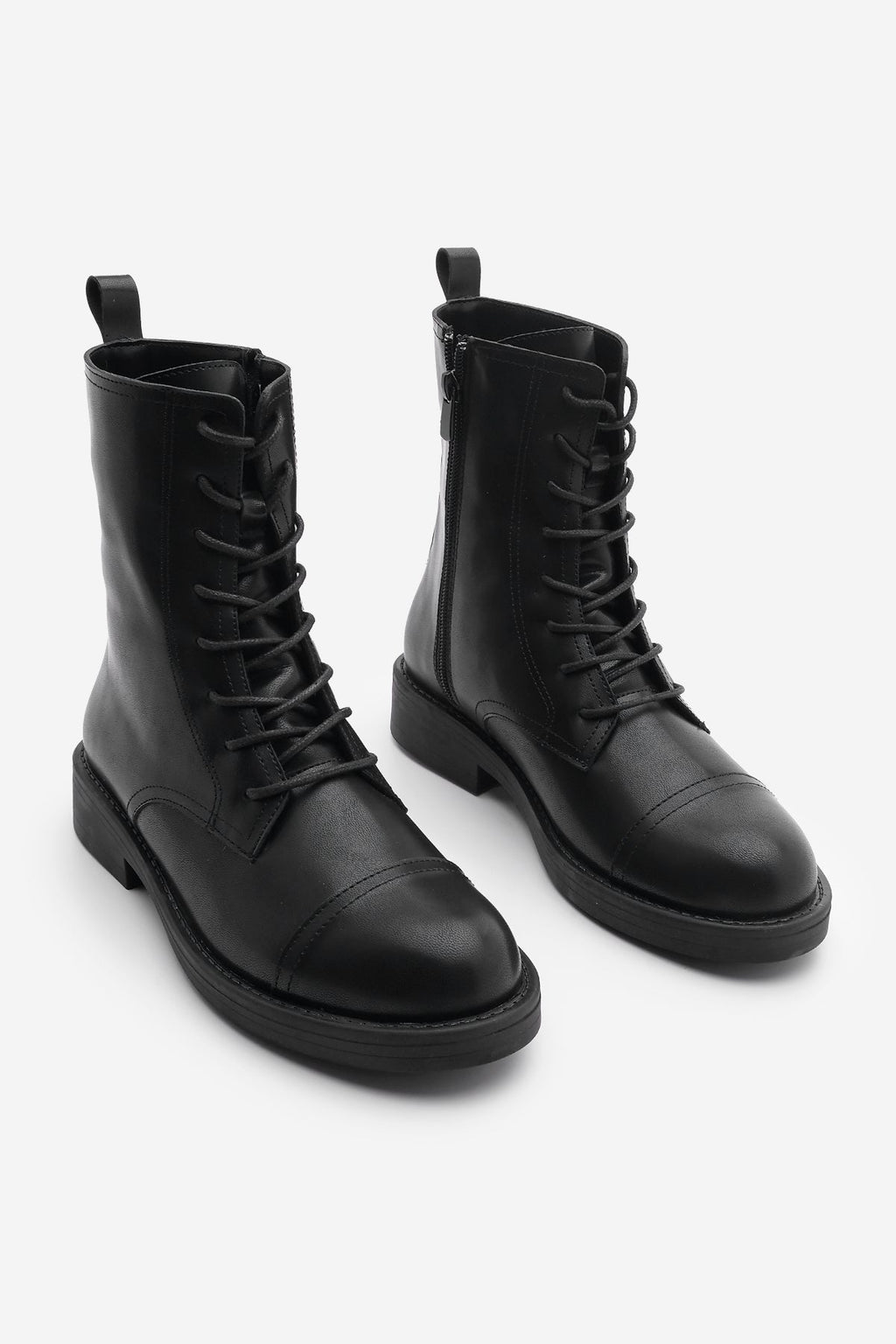 Stivaletto da donna quotidiano con lacci e zip