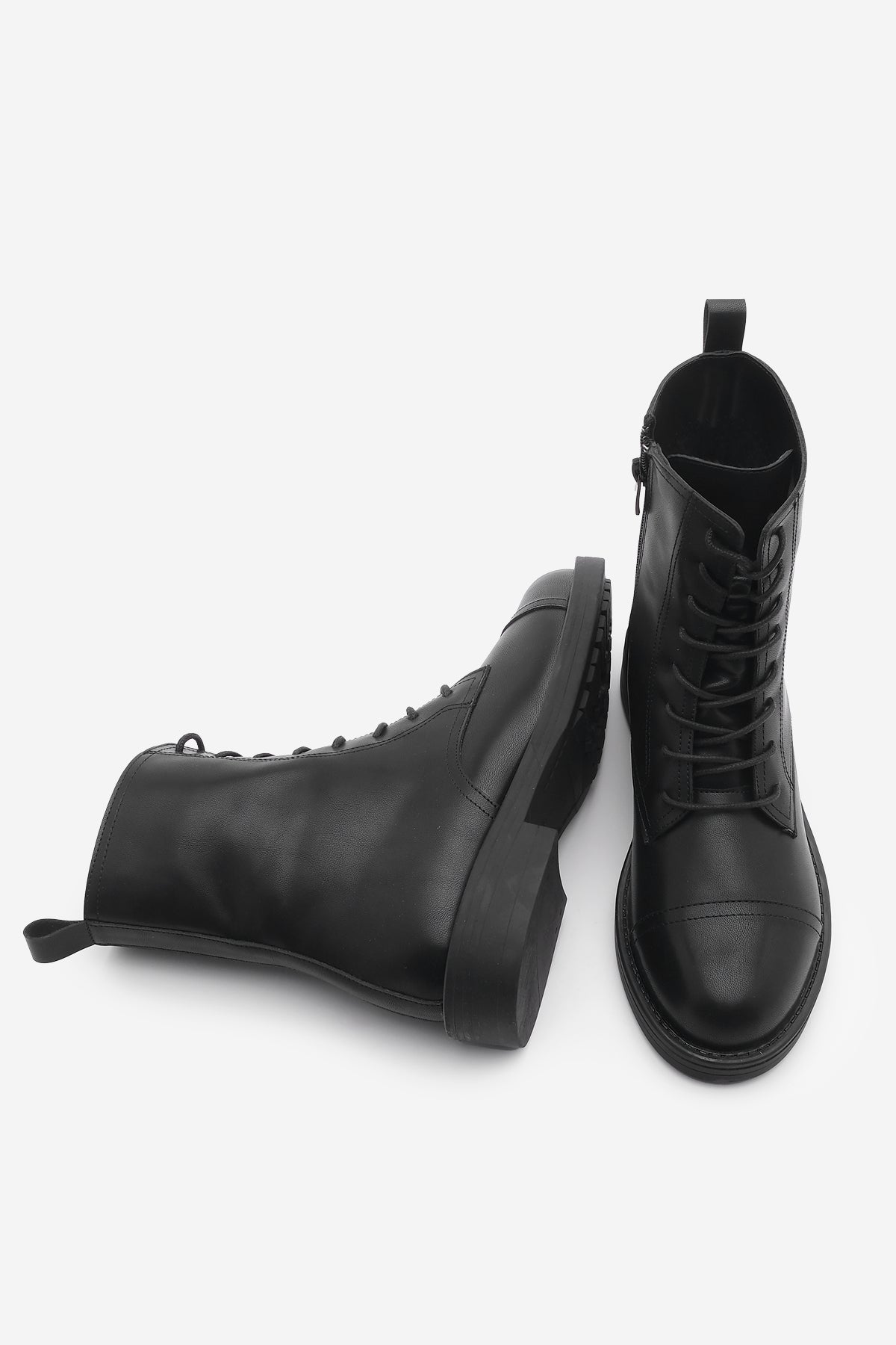 Stivaletto da donna quotidiano con lacci e zip