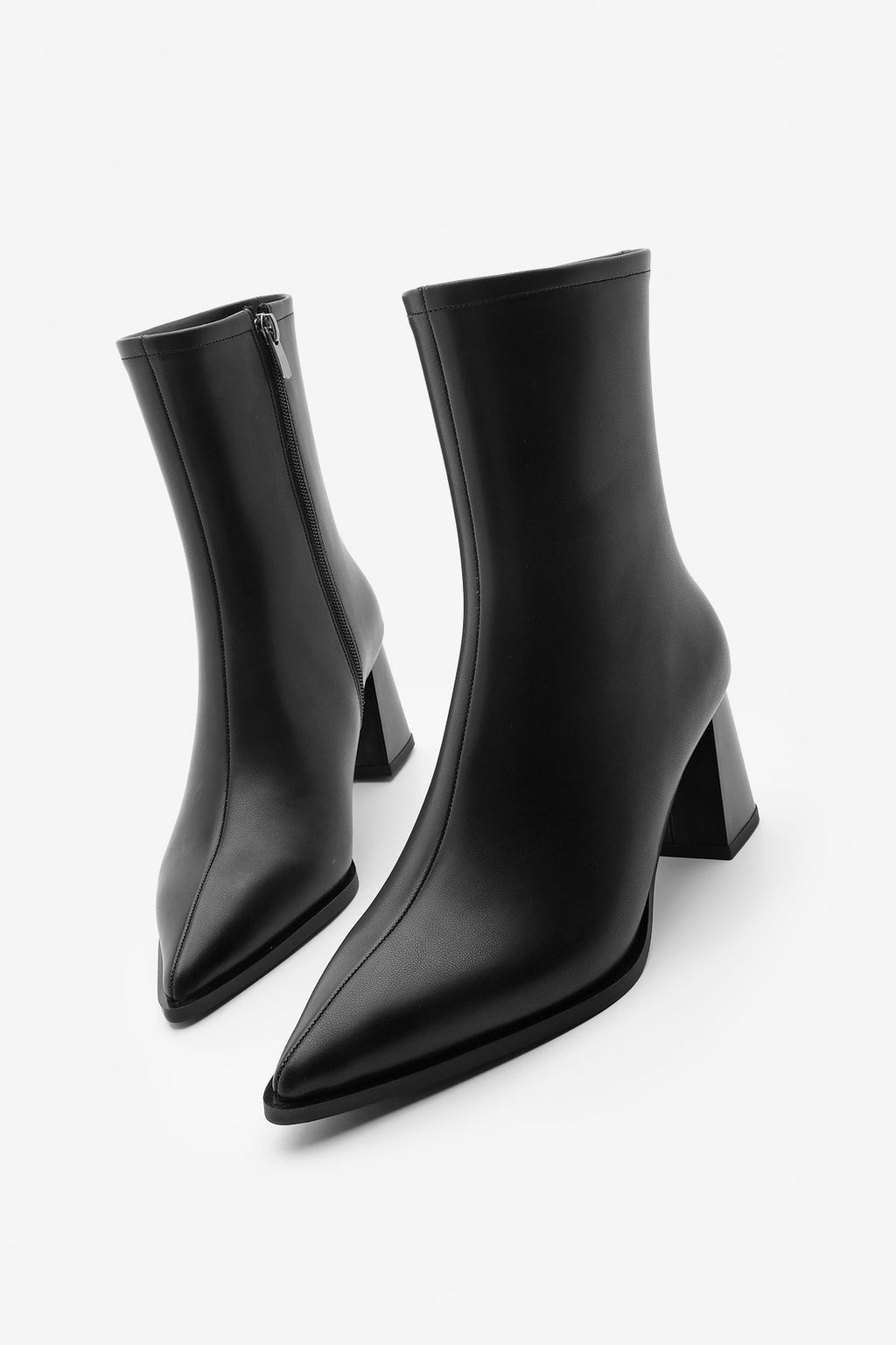 Stivaletto donna con punta affusolata